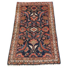  Tapis Mahal ancien avec un motif floral à grande échelle.  Circa 1920.