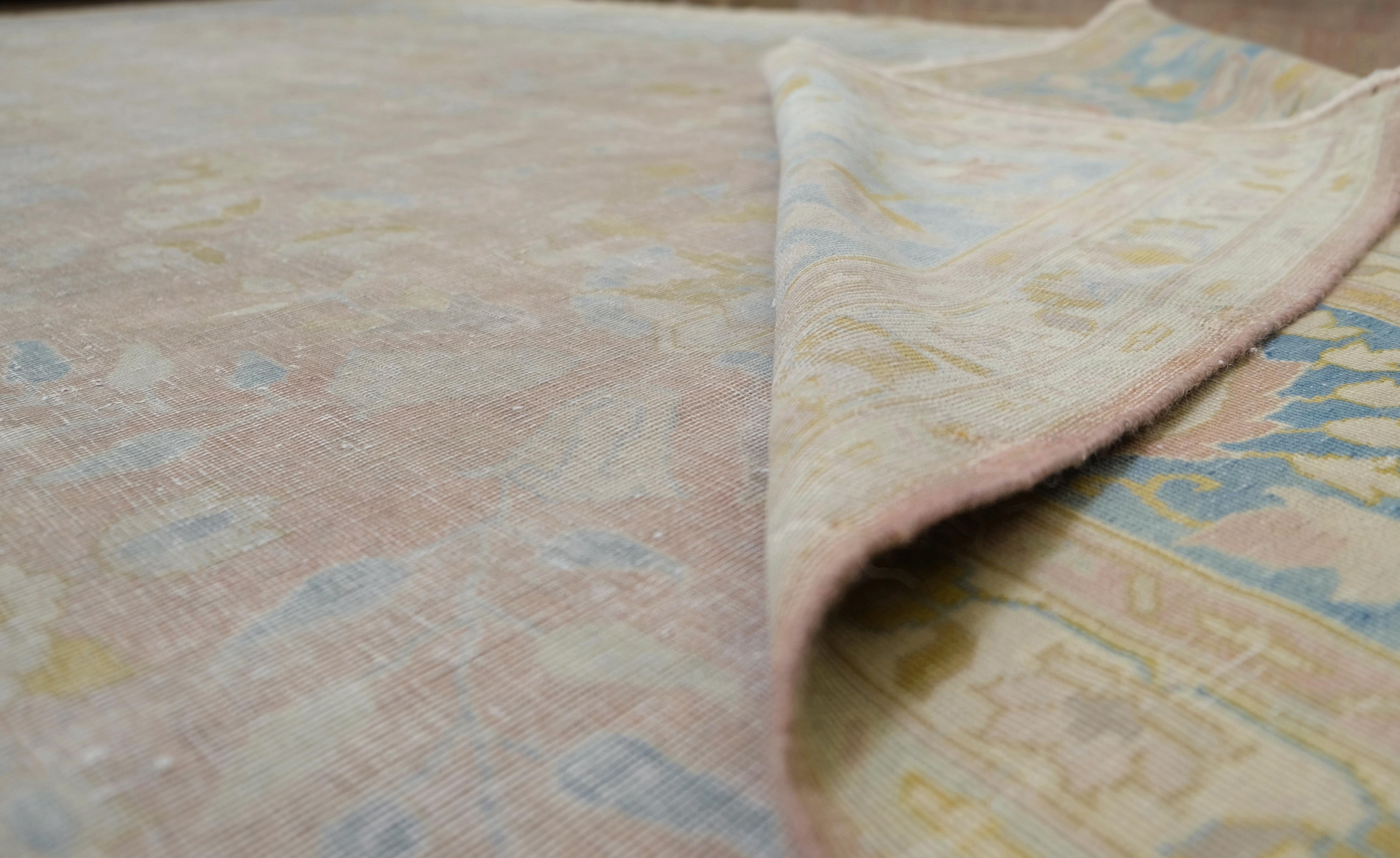 Antike Mahal weiche pastellfarbene florale Motive und blaue Bordüren aus Wolle 10'6''x19'3'' (Viktorianisch) im Angebot