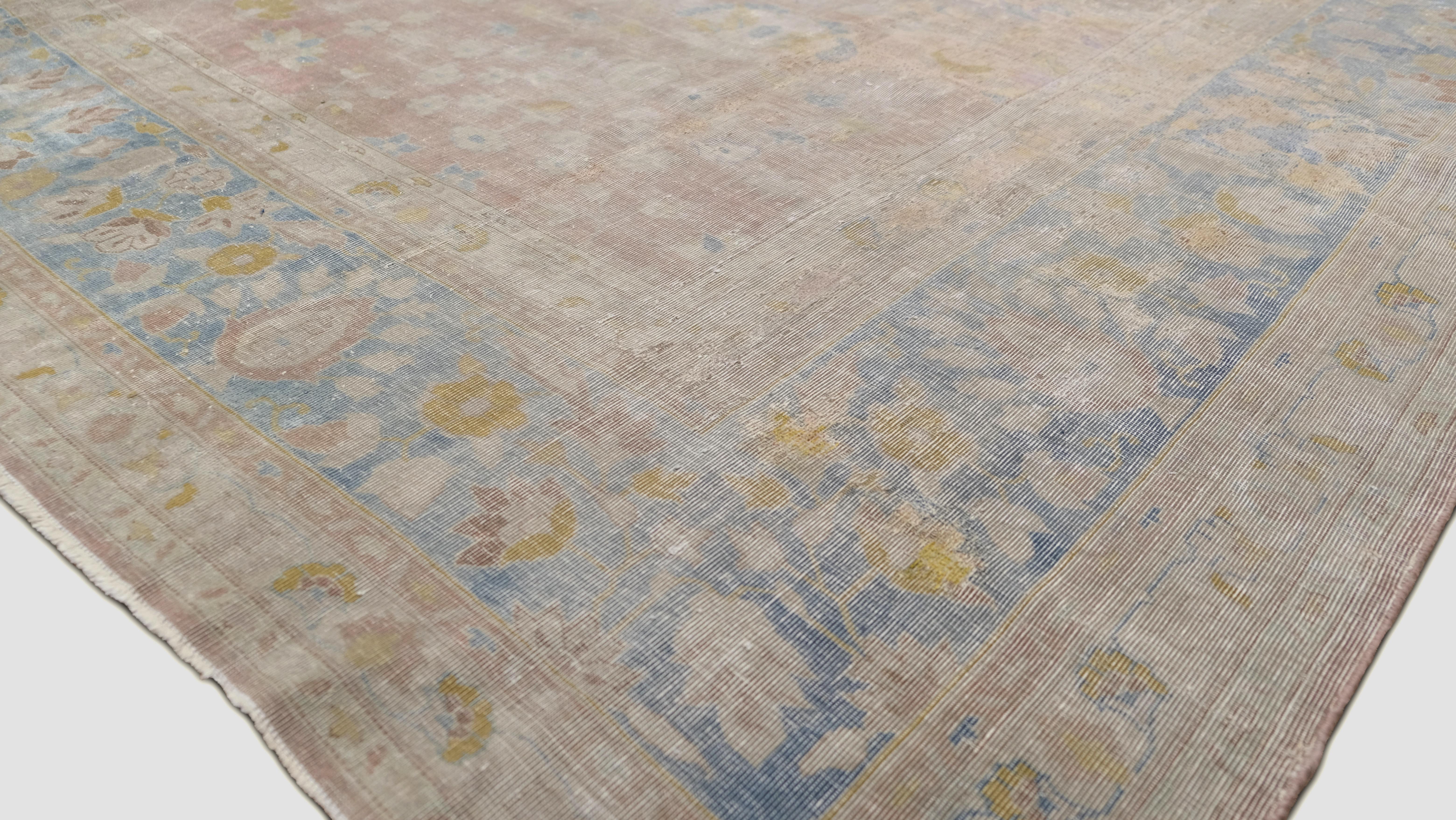 Antike Mahal weiche pastellfarbene florale Motive und blaue Bordüren aus Wolle 10'6''x19'3'' (Persisch) im Angebot