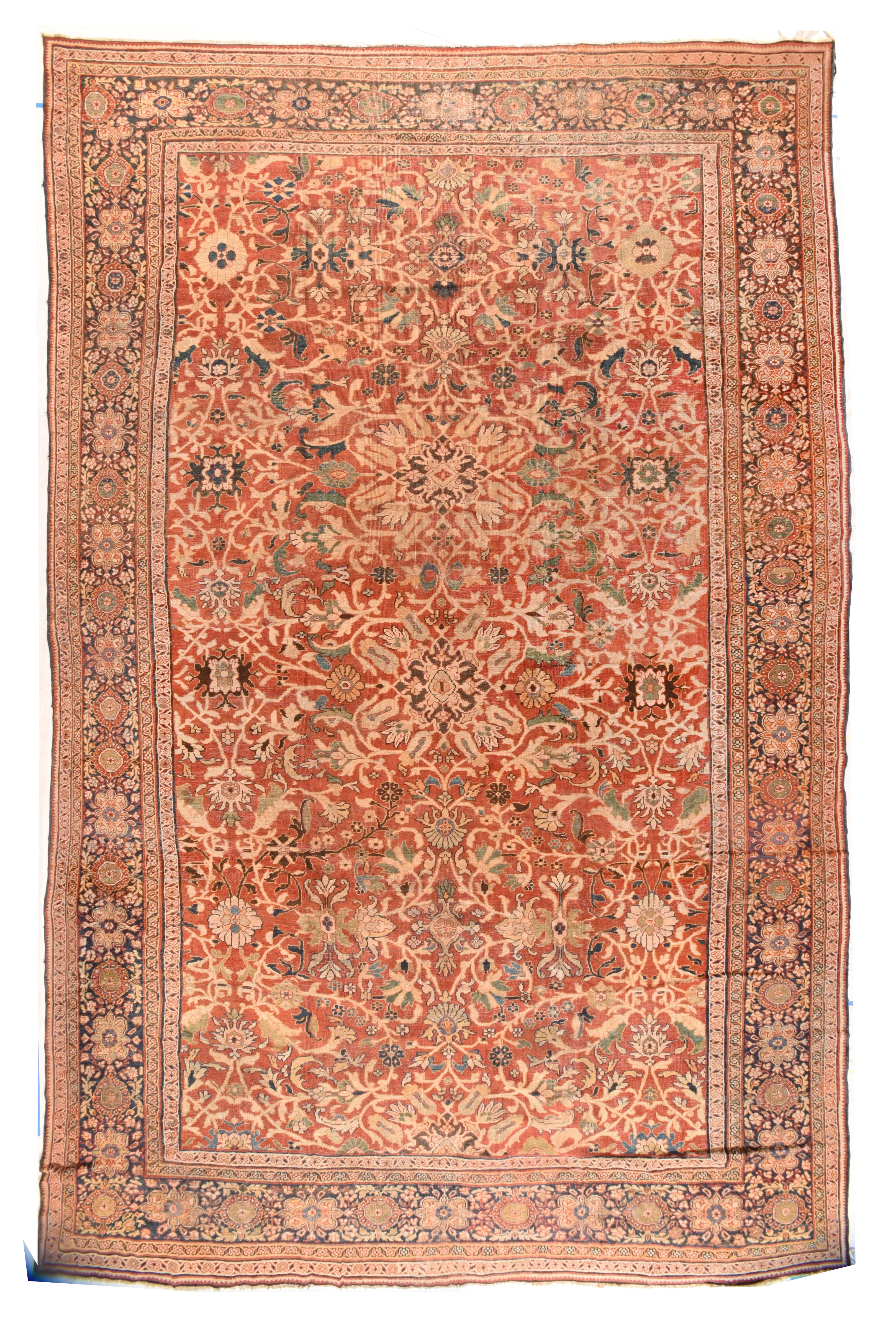 Antique Mahal Soultanabad Rug In Good Condition For Sale In New York, NY