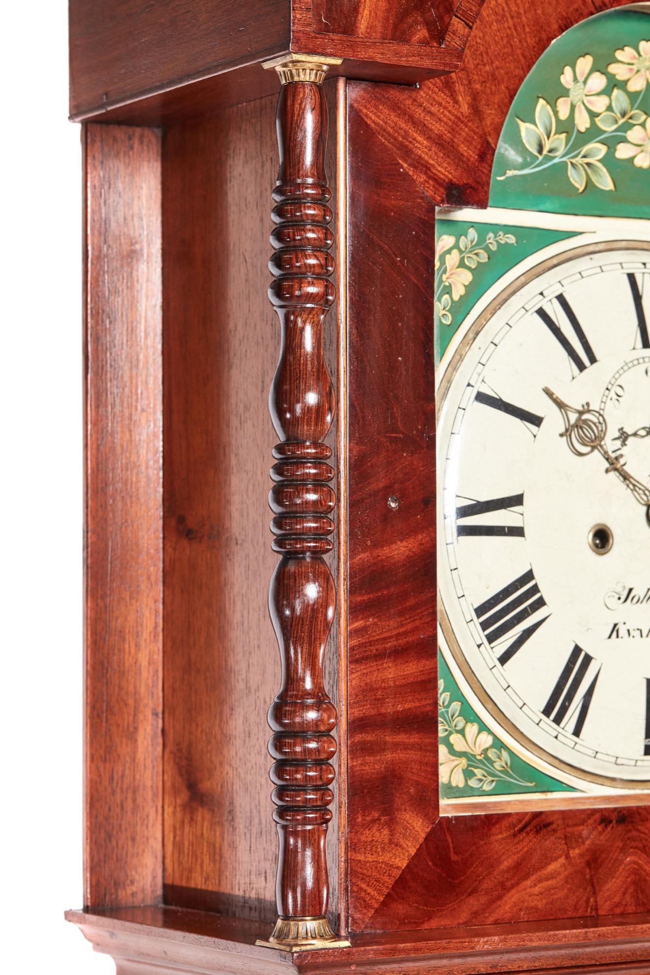 Horloge de parquet ancienne en acajou avec visage peint de 8 jours Excellent état - En vente à Suffolk, GB