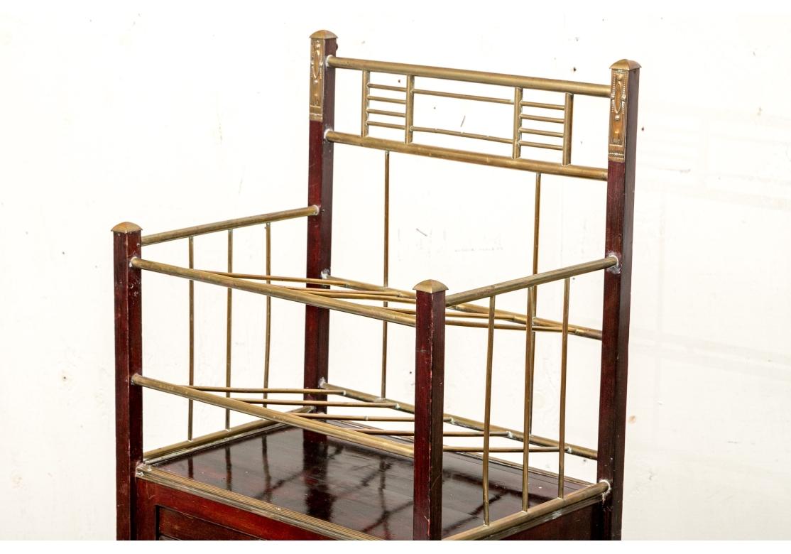 Antico mobile musicale in mogano e ottone in stile estetico in vendita 4