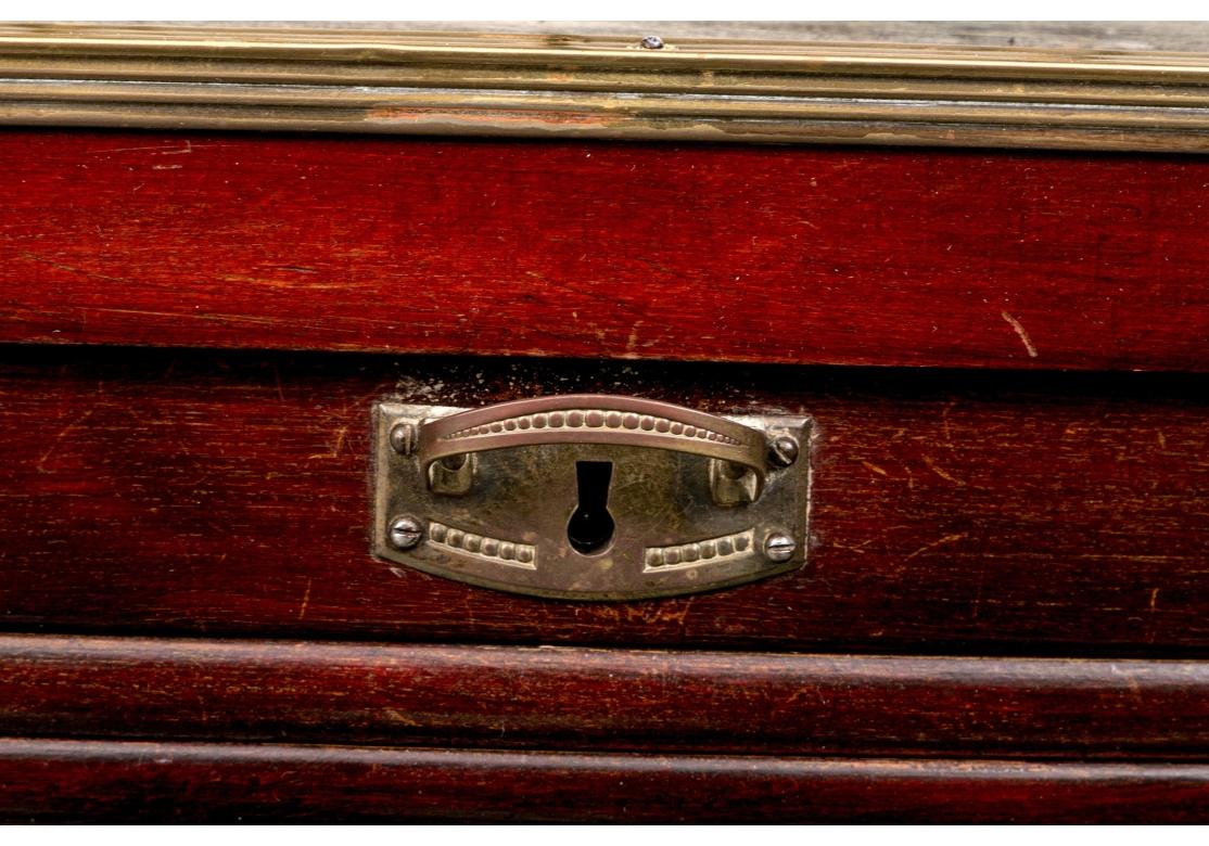 Antico mobile musicale in mogano e ottone in stile estetico in vendita 7