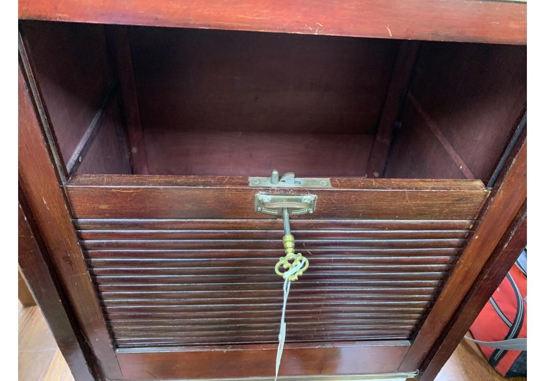 Antico mobile musicale in mogano e ottone in stile estetico in vendita 9