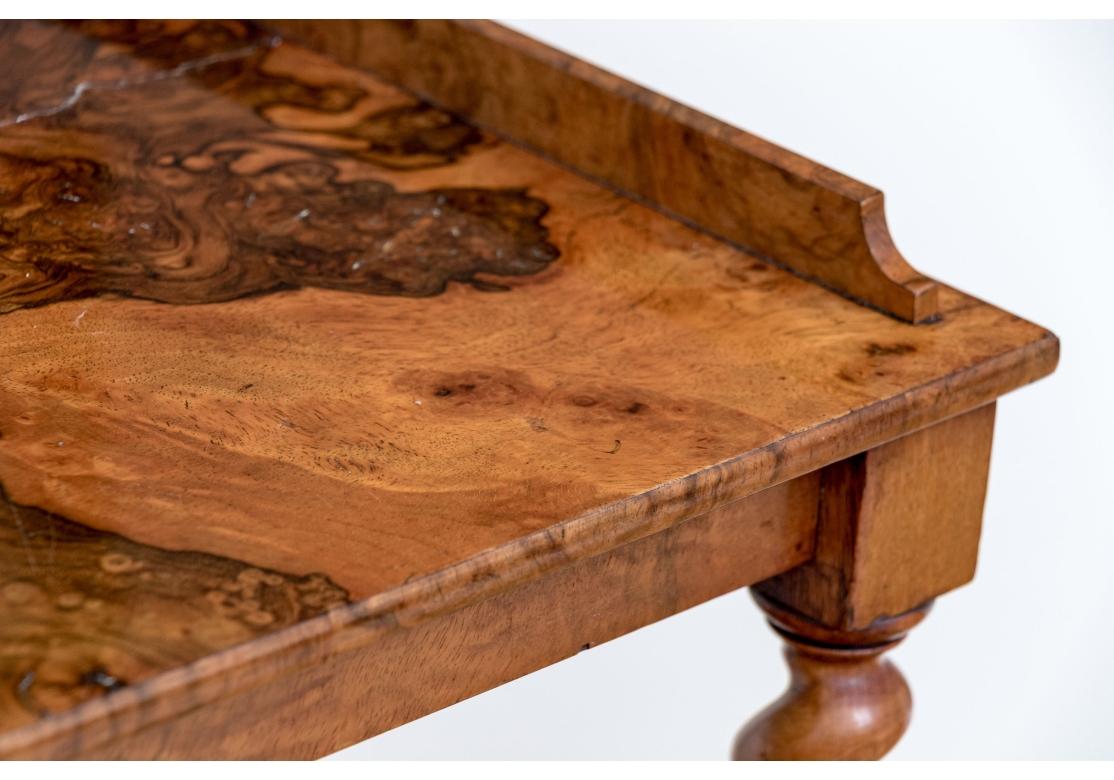 Antike Mahagoni und Wurzelgerste Twist Etagere auf Rollen im Angebot 4