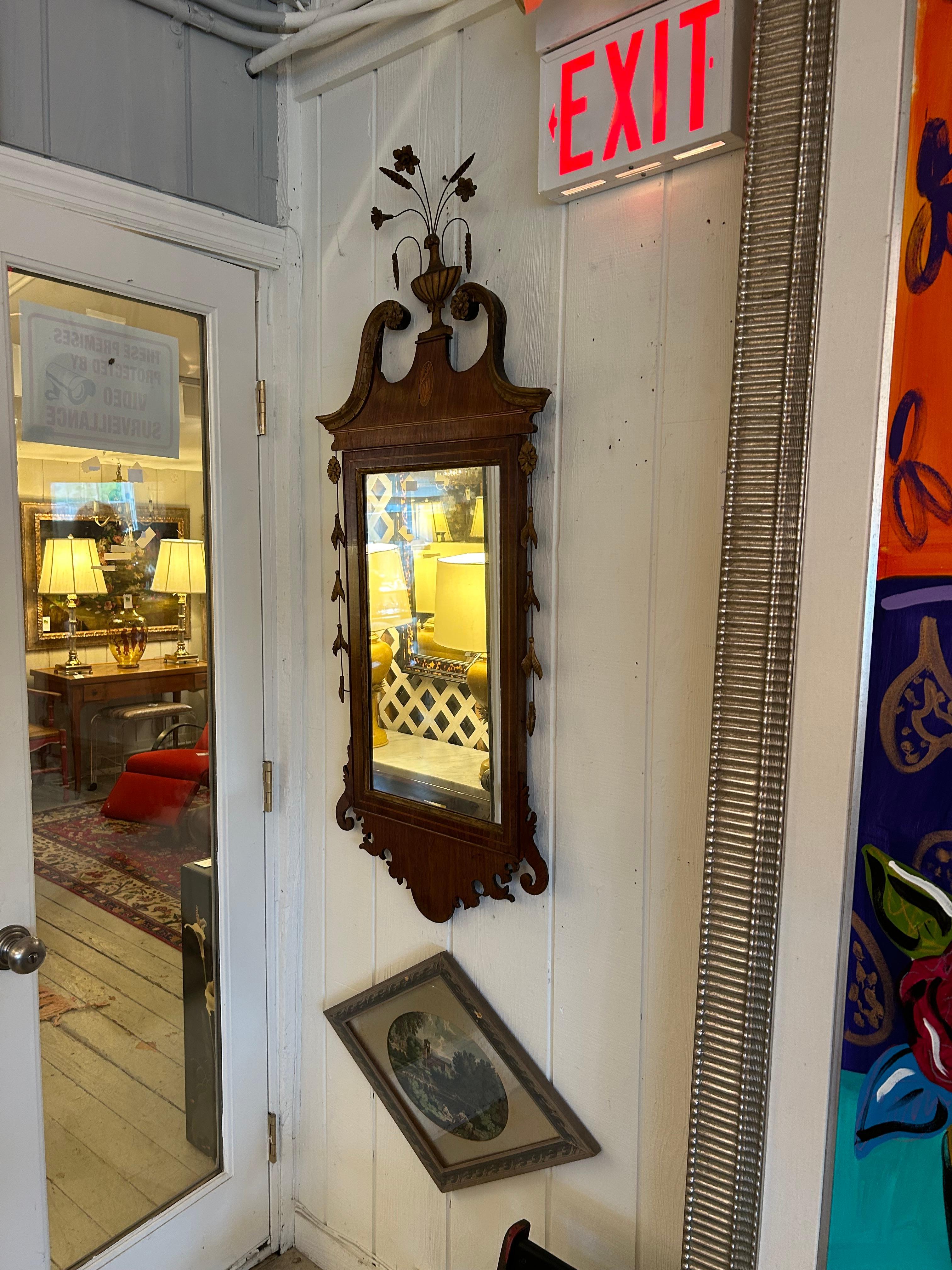 Antique Mirror americano in mogano e legno dorato in vendita 1