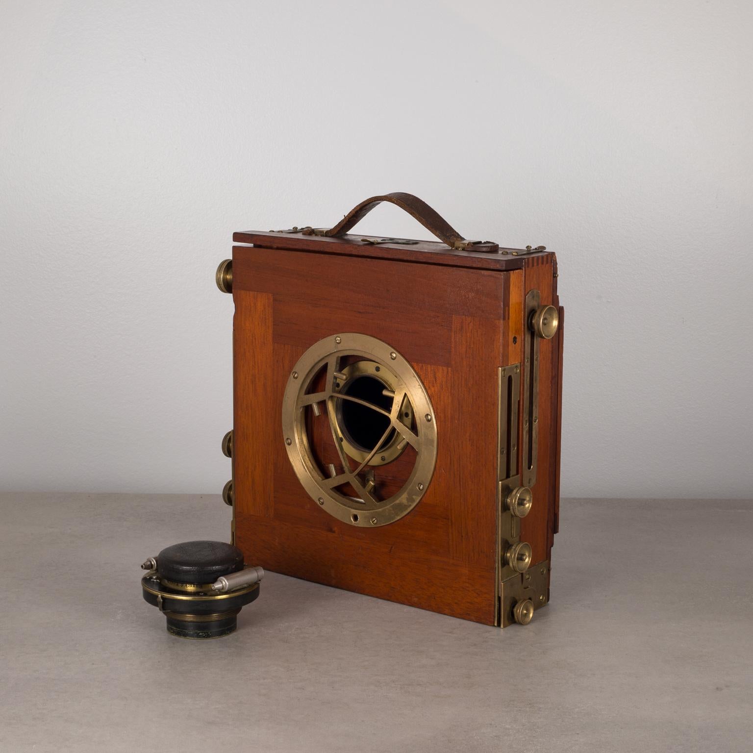 Antique Mahogany and Large Brass Folding Camera, circa 1890s In Excellent Condition In San Francisco, CA