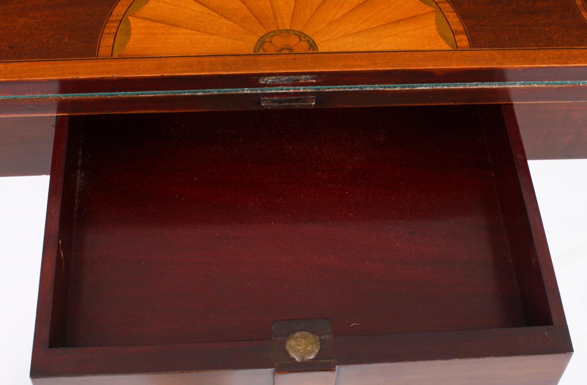 Table Console ancienne en acajou et bois de satin incrusté de cartes serpentines 19ème siècle en vente 12