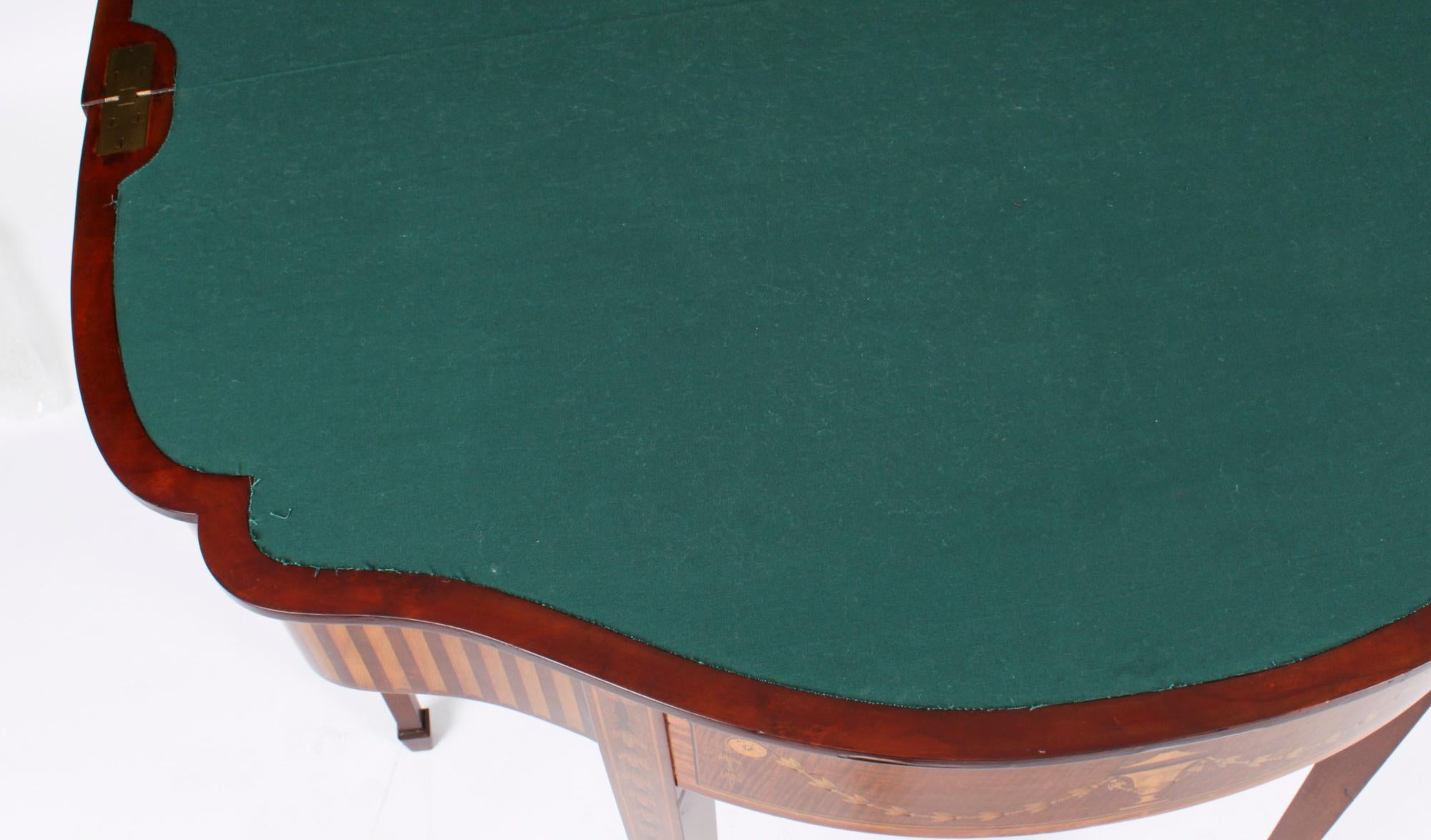 Table Console ancienne en acajou et bois de satin incrusté de cartes serpentines 19ème siècle en vente 1