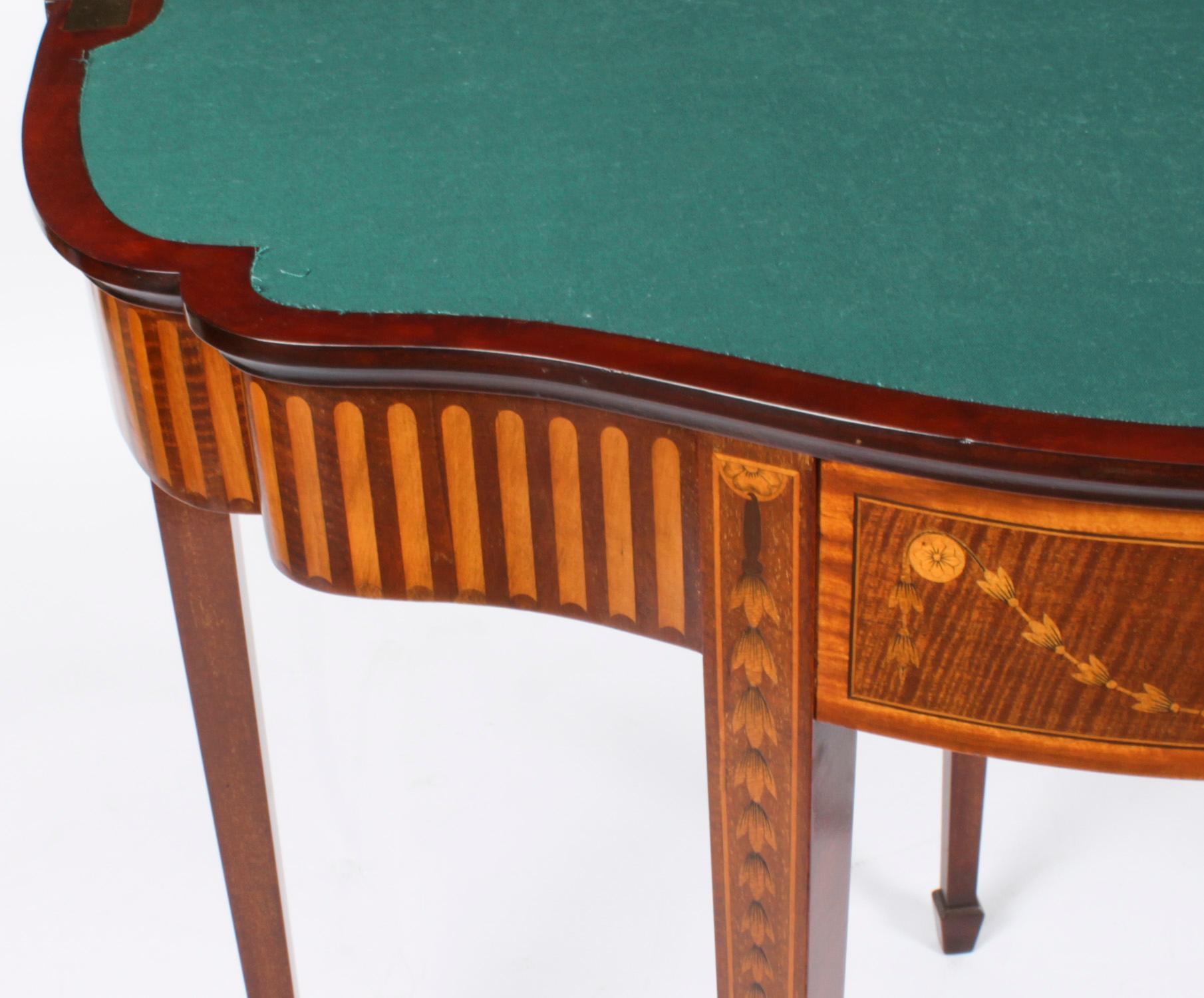 Table Console ancienne en acajou et bois de satin incrusté de cartes serpentines 19ème siècle en vente 3