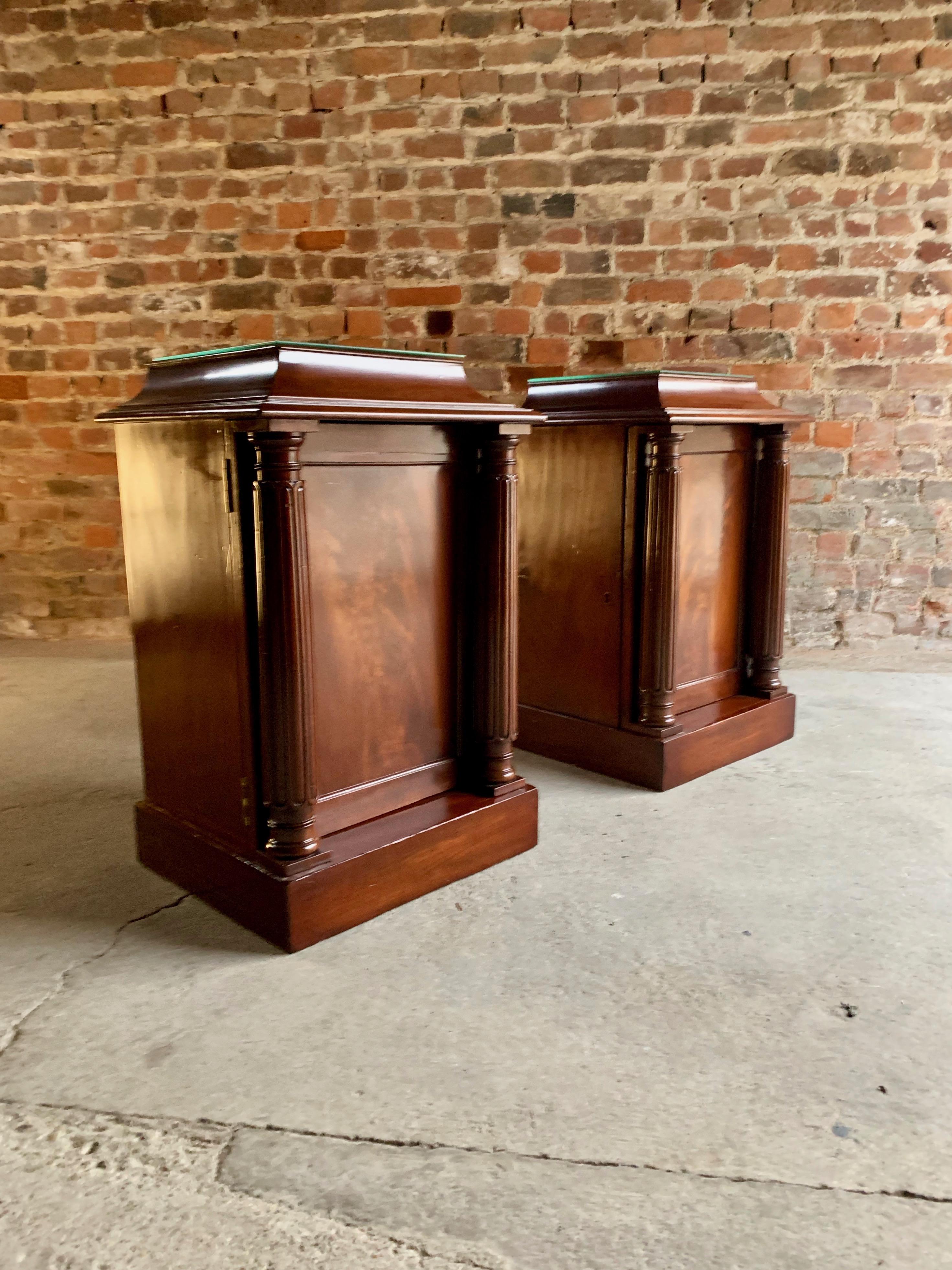 Antique Mahogany Bedside Cabinets Nightstands Tables 19th Century Victorian In Good Condition In Longdon, Tewkesbury