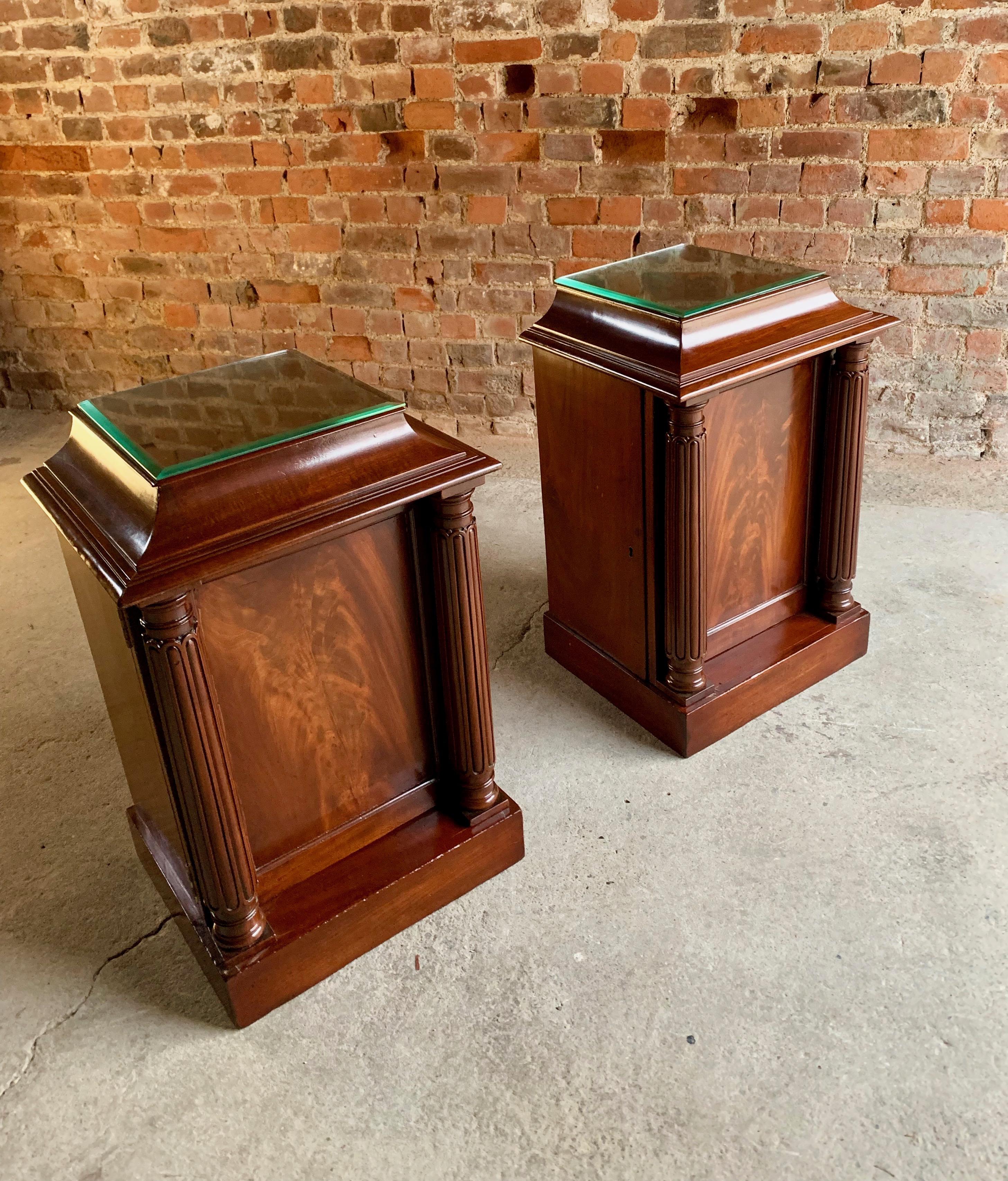 Mid-19th Century Antique Mahogany Bedside Cabinets Nightstands Tables 19th Century Victorian