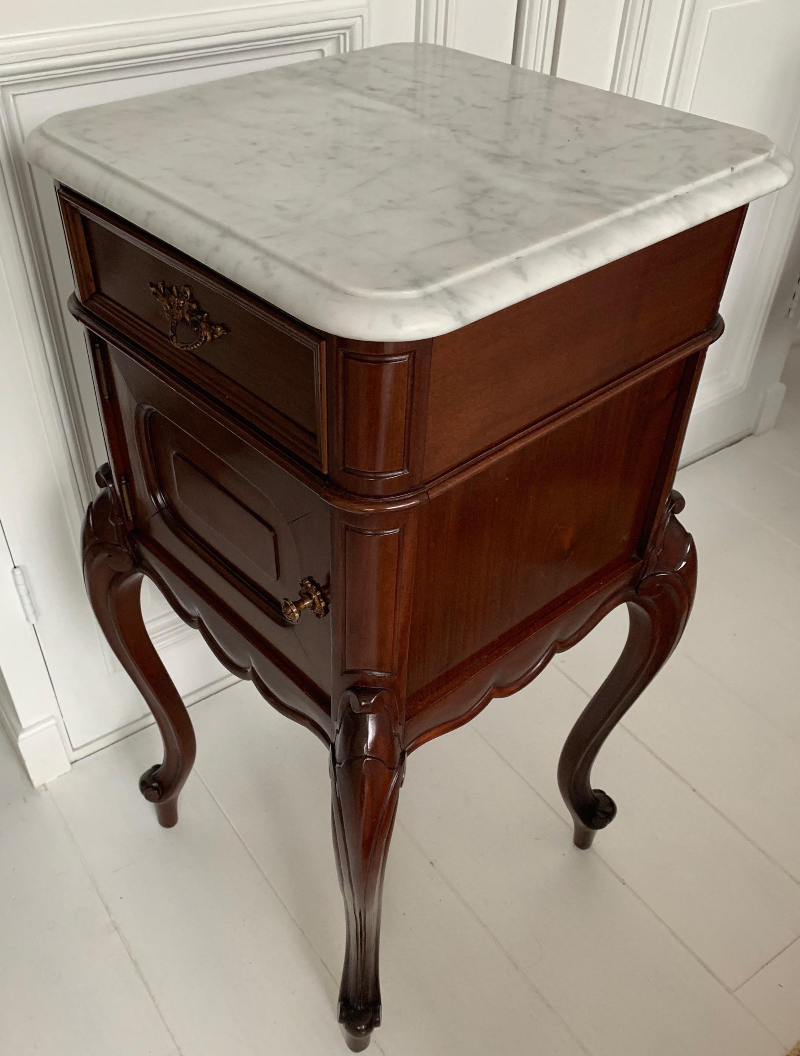 Wonderful Nutwood Bedside Cabinets / Night Stands w. Snow White Marble Tops For Sale 4
