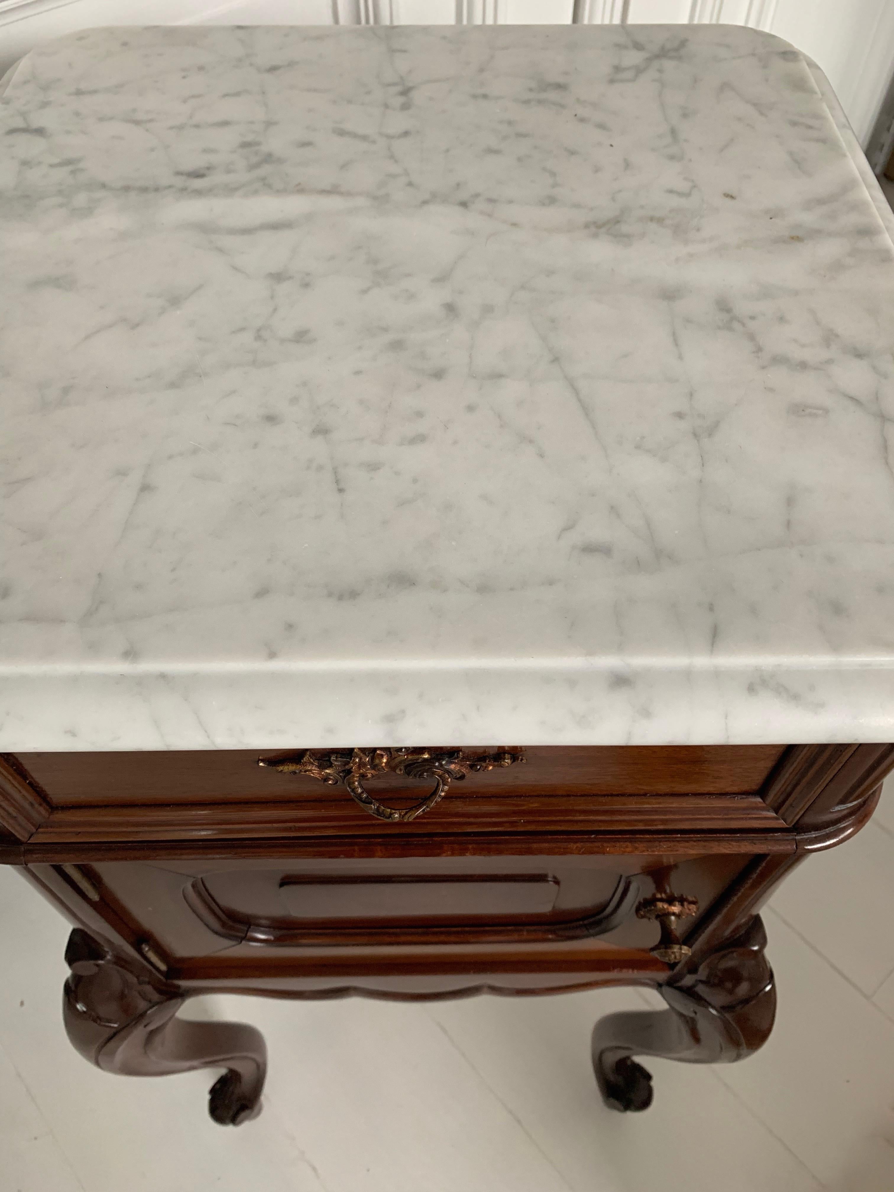 Wonderful Nutwood Bedside Cabinets / Night Stands w. Snow White Marble Tops For Sale 5