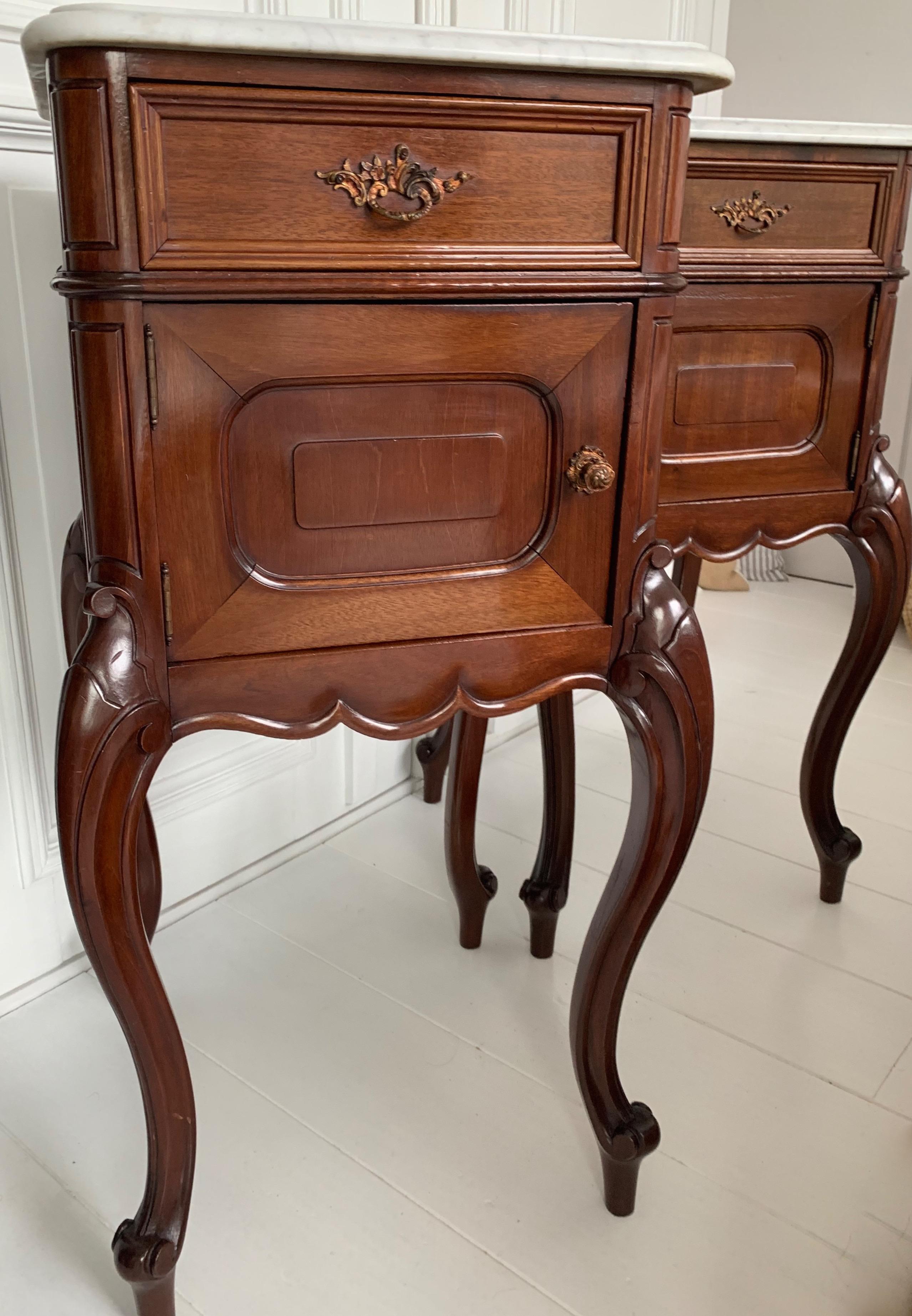 Wonderful Nutwood Bedside Cabinets / Night Stands w. Snow White Marble Tops For Sale 7