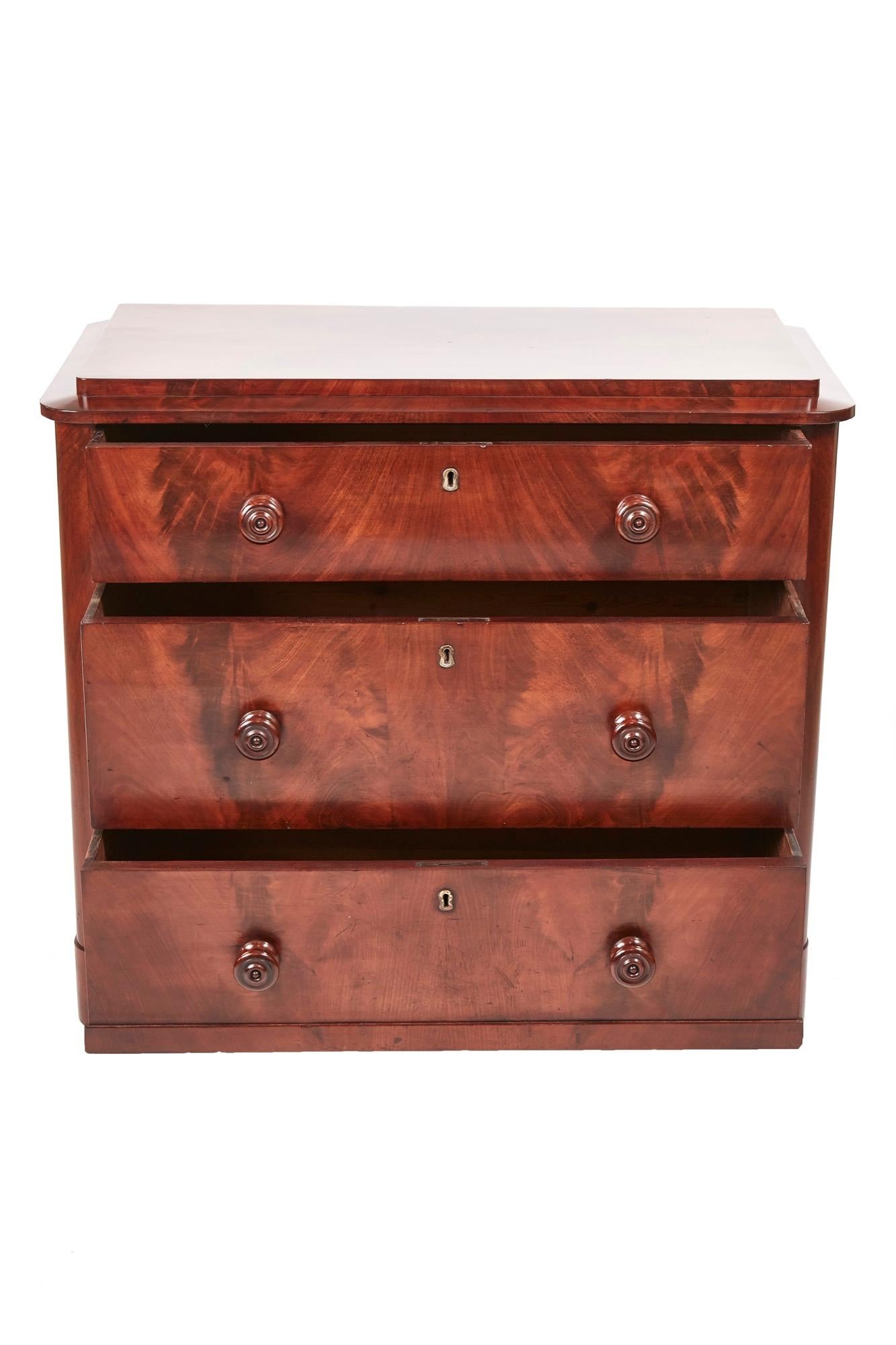 Antique mahogany Biedermeier chest of drawers, with a fantastic mahogany top, three long drawers with original mahogany turned knobs, standing on original shaped block feet
Fantastic color and condition.
Measures: 39