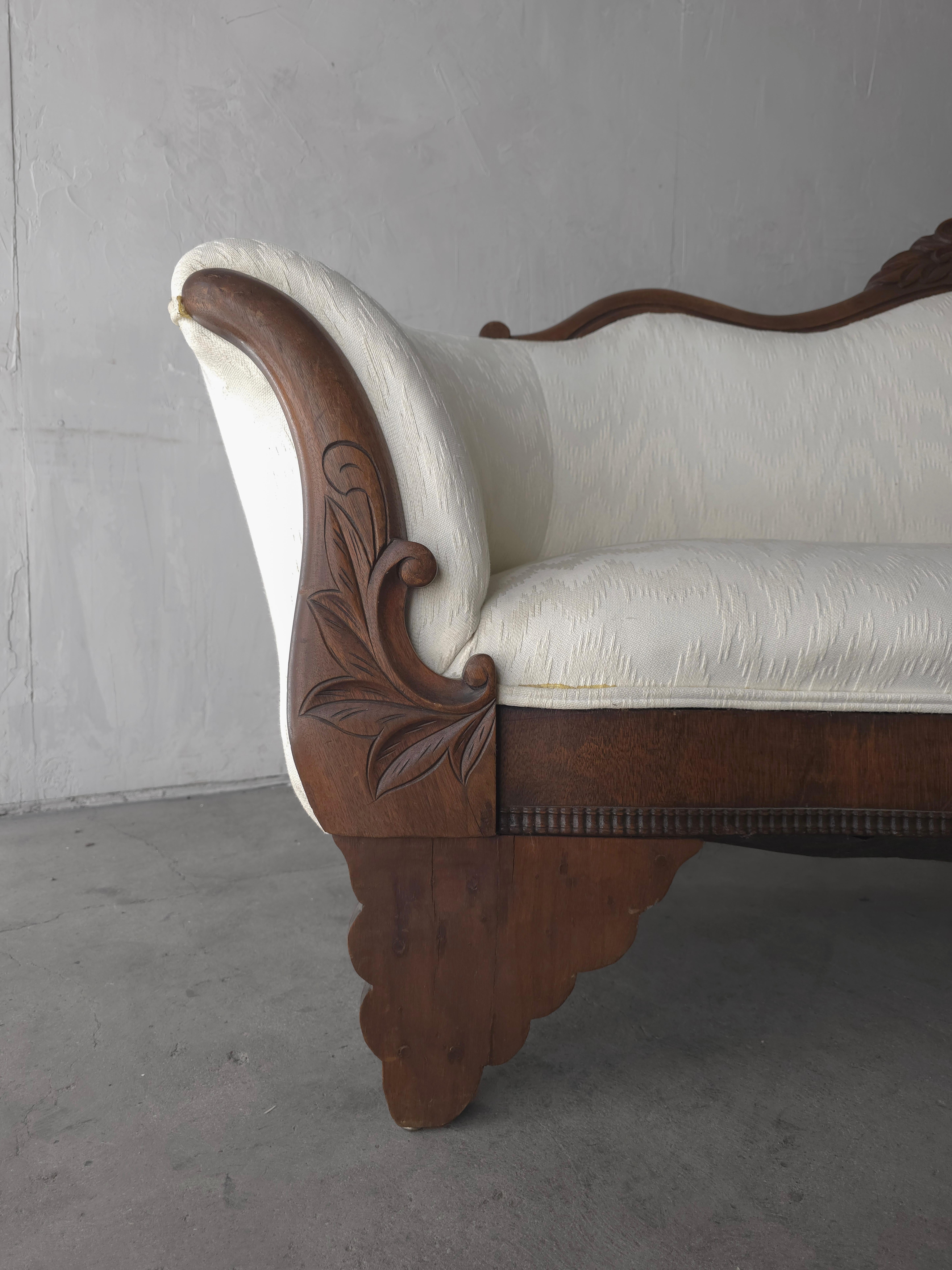 Acajou Canapé Biedermeier ancien en acajou en vente