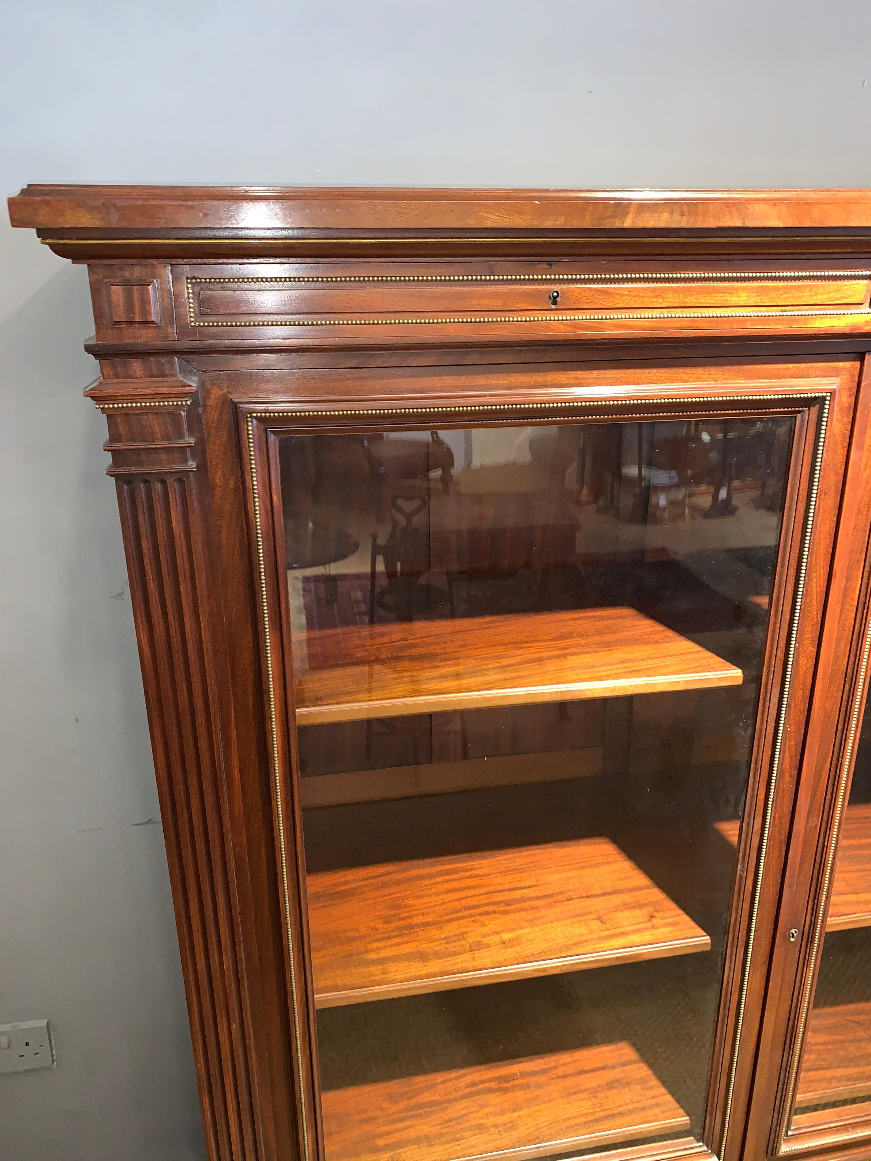 Paris quality, Napoleon III mahogany 2-door bookcase with solid brass detailing.
French dating to circa 1870s, this is a very capacious bookcase with 3 fully adjustable shelves which have a good depth for larger books / ledgers or files
2 small