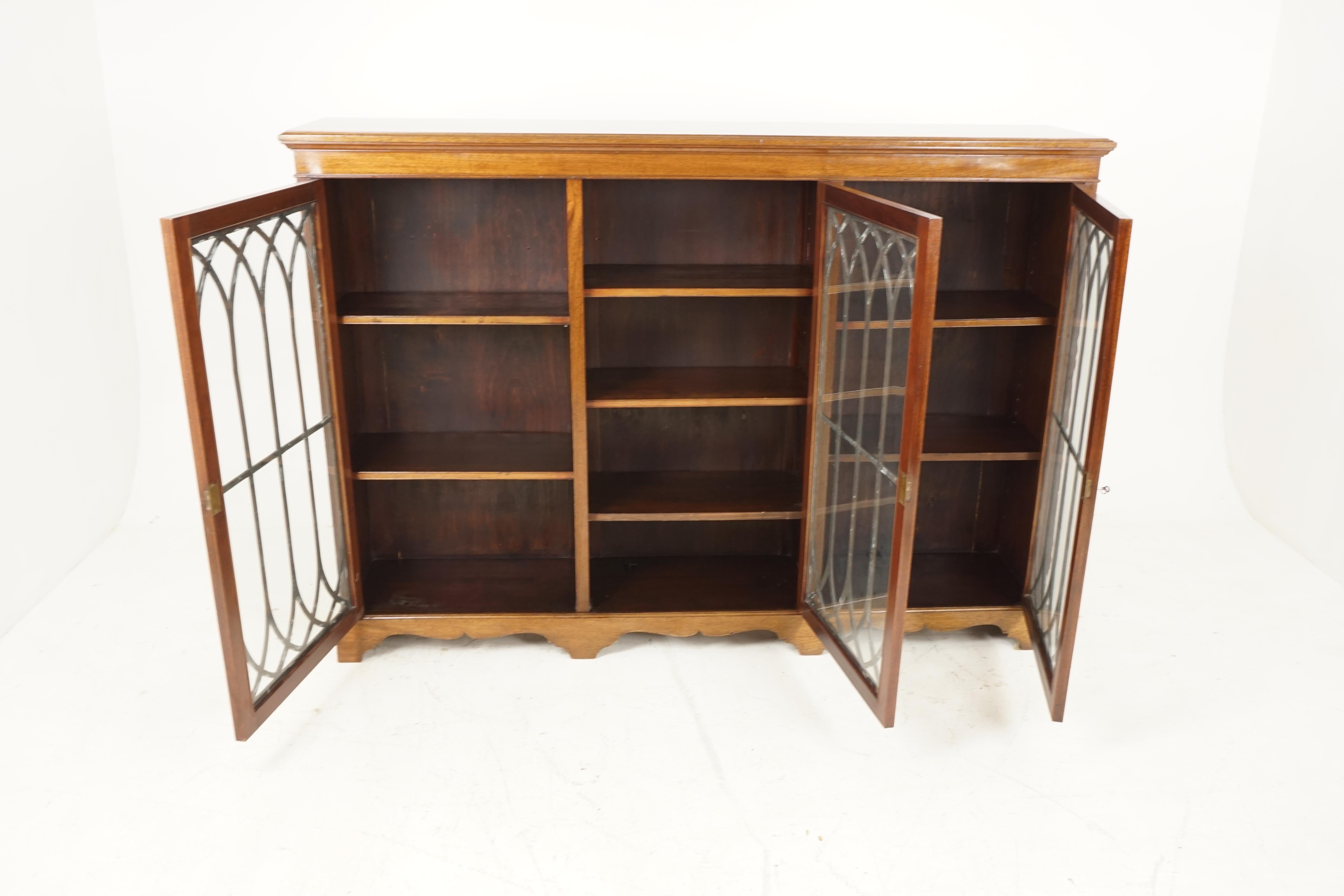 Antique mahogany bookcase, three door bookcase, display cabinet, Scotland 1920, B2207

Scotland 1920
Solid mahogany
Original finish
Rectangular moulded top
Three glass doors below with arched moulding to the front
Open to reveal six