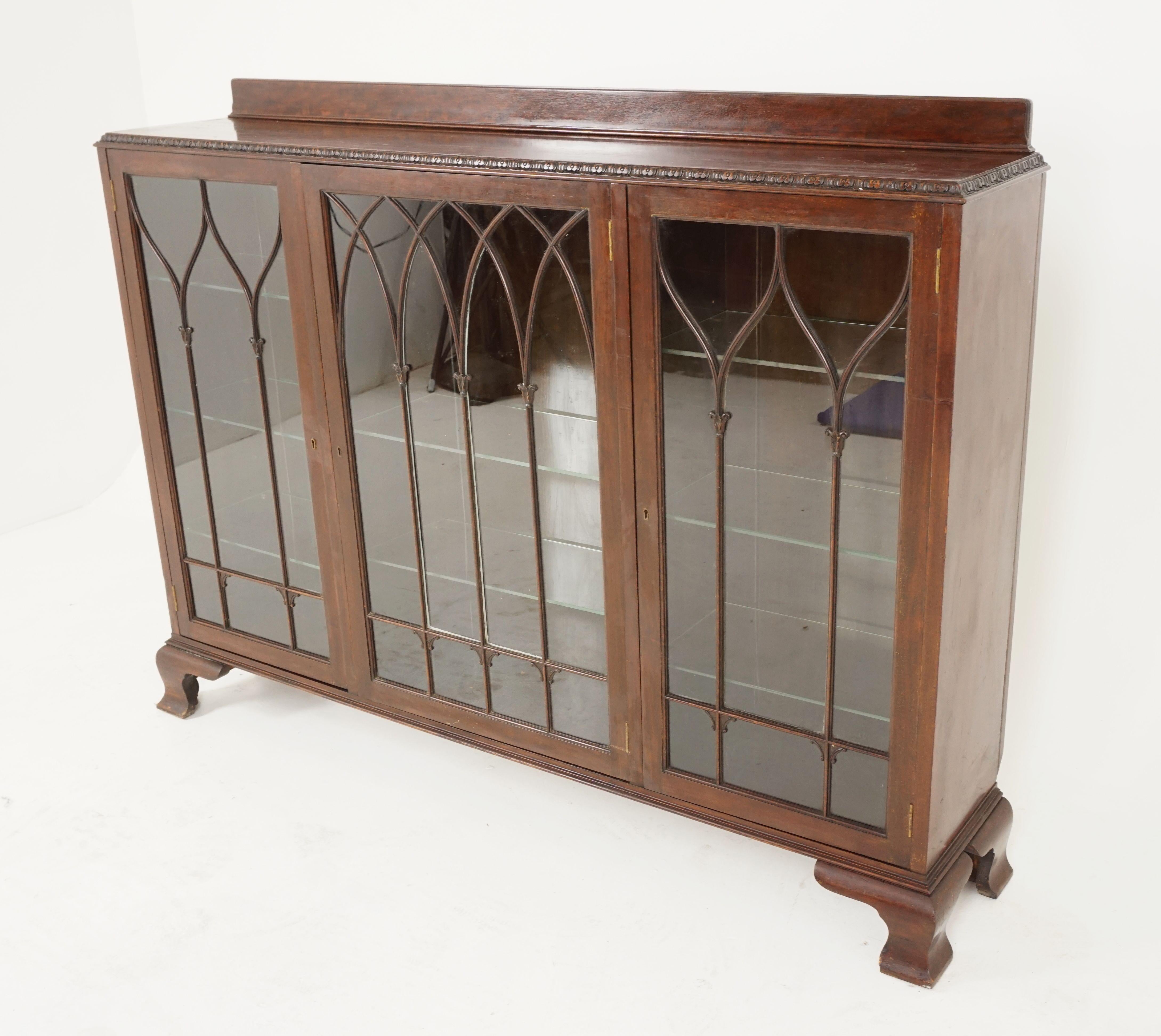 Antique Walnut bookcase, three door display cabinet, Scotland 1920, B2442

Scotland 1920
Solid Walnut
Original finish
Rectangular moulded top
Shaped pediment on the back
Carved frieze on the front and sides
Large center door with gothic shaped