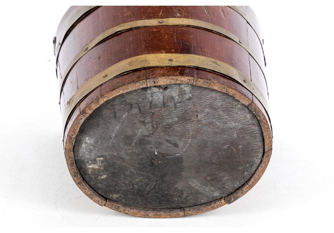 Secchio per torba in ottone legato in mogano antico con rivestimento in Galvan in vendita 3