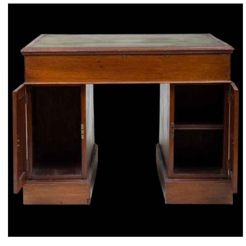 Antiker Kampagnen-Schreibtisch aus Mahagoni (20. Jahrhundert) im Angebot