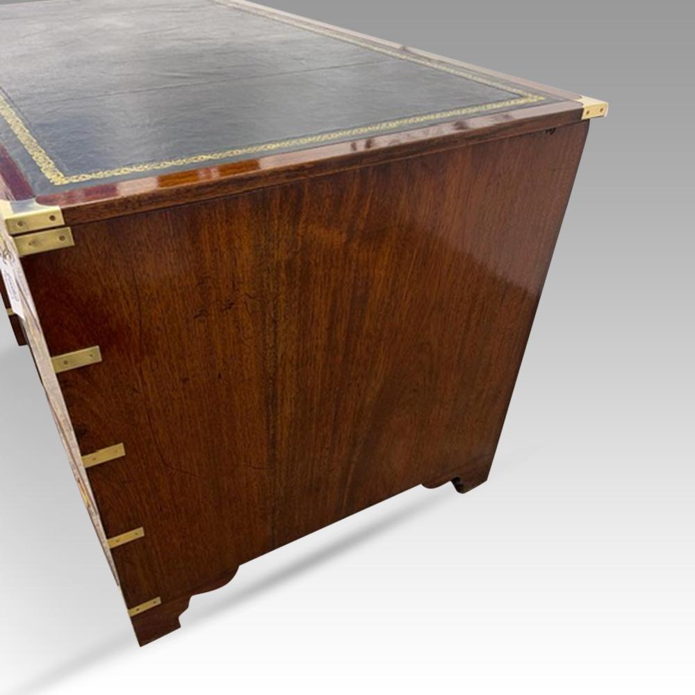 Antique mahogany campaign desk In Good Condition For Sale In Salisbury, GB