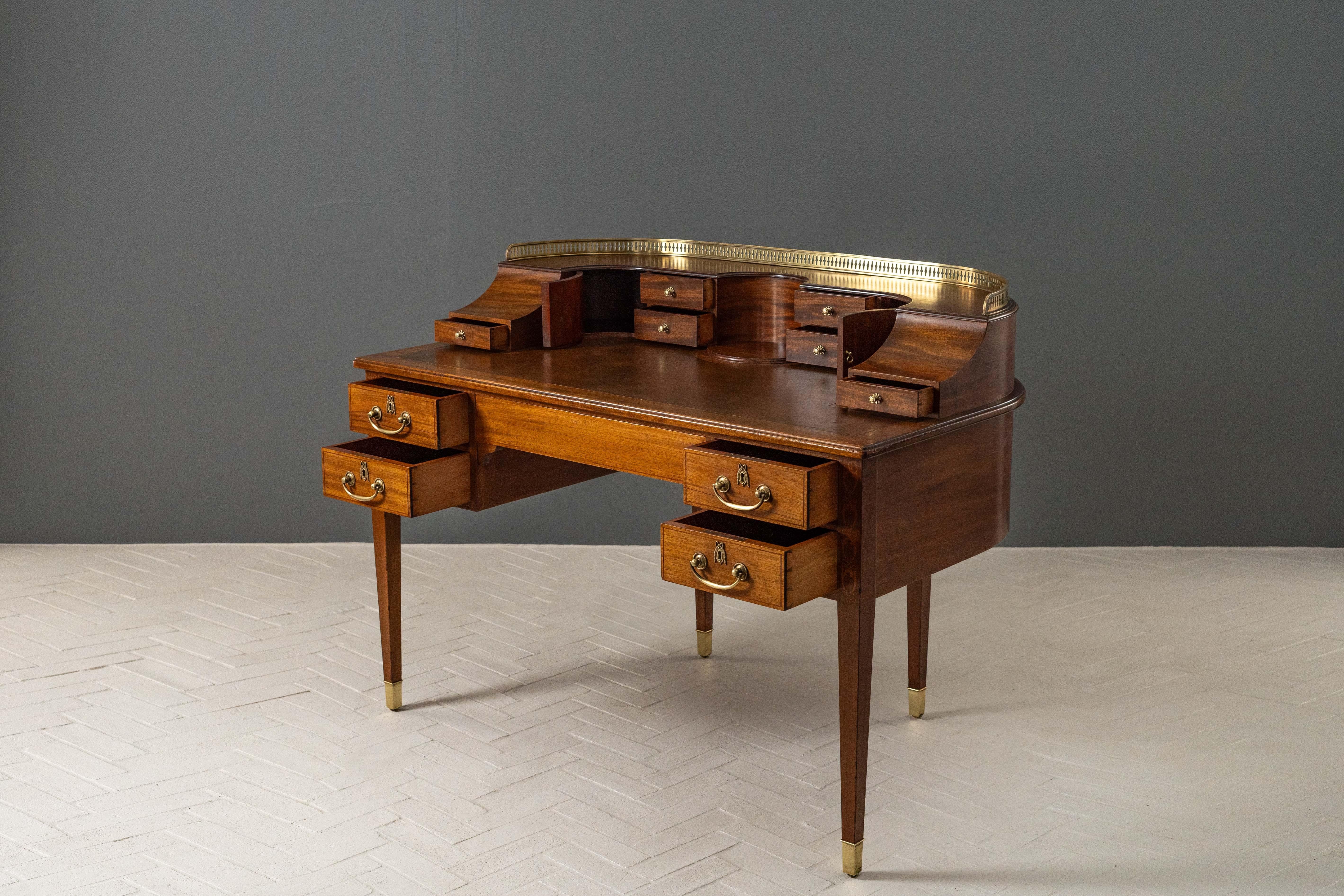 Hepplewhite Antique Mahogany Carlton House Desk