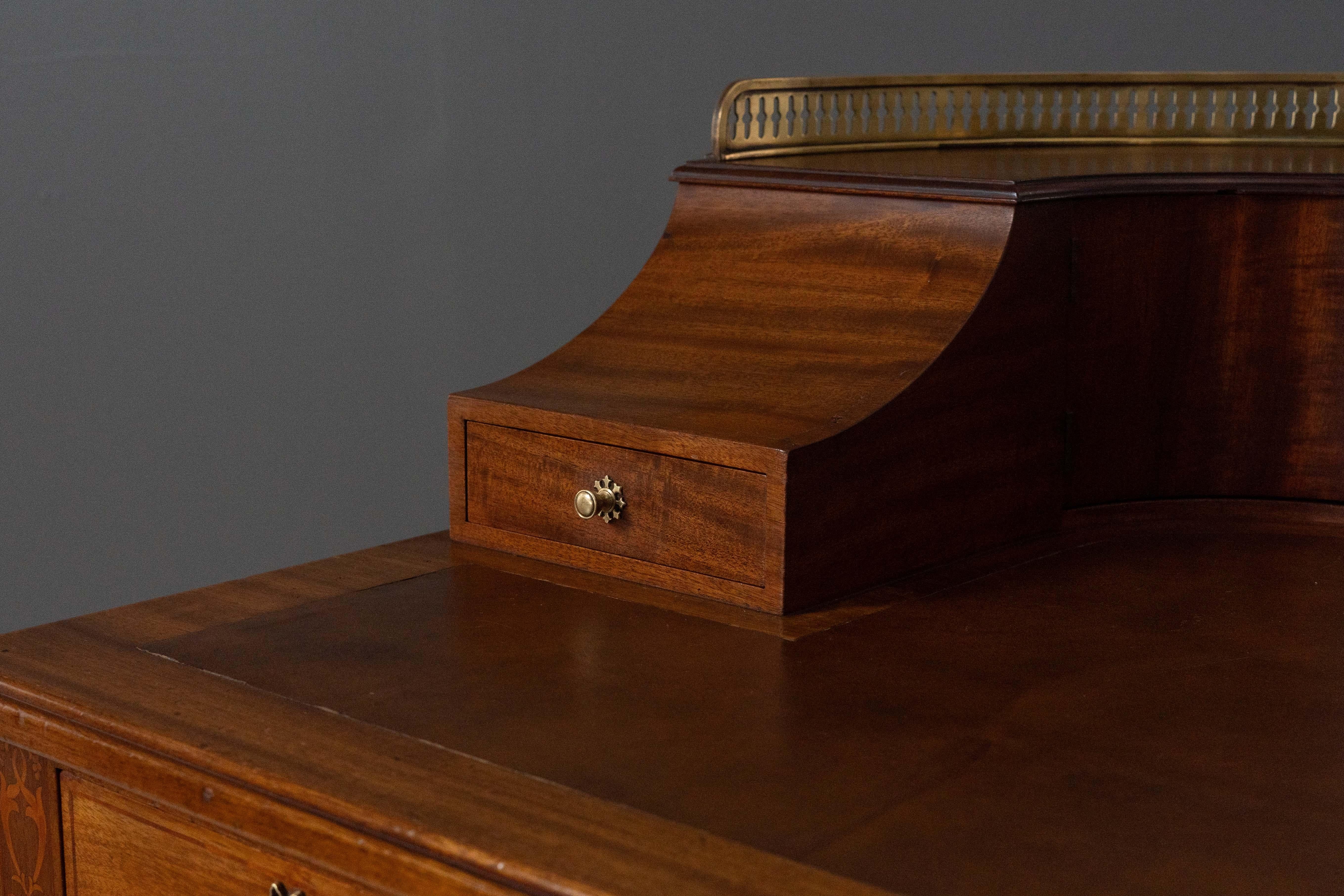 Antique Mahogany Carlton House Desk In Good Condition In Cambridge, US