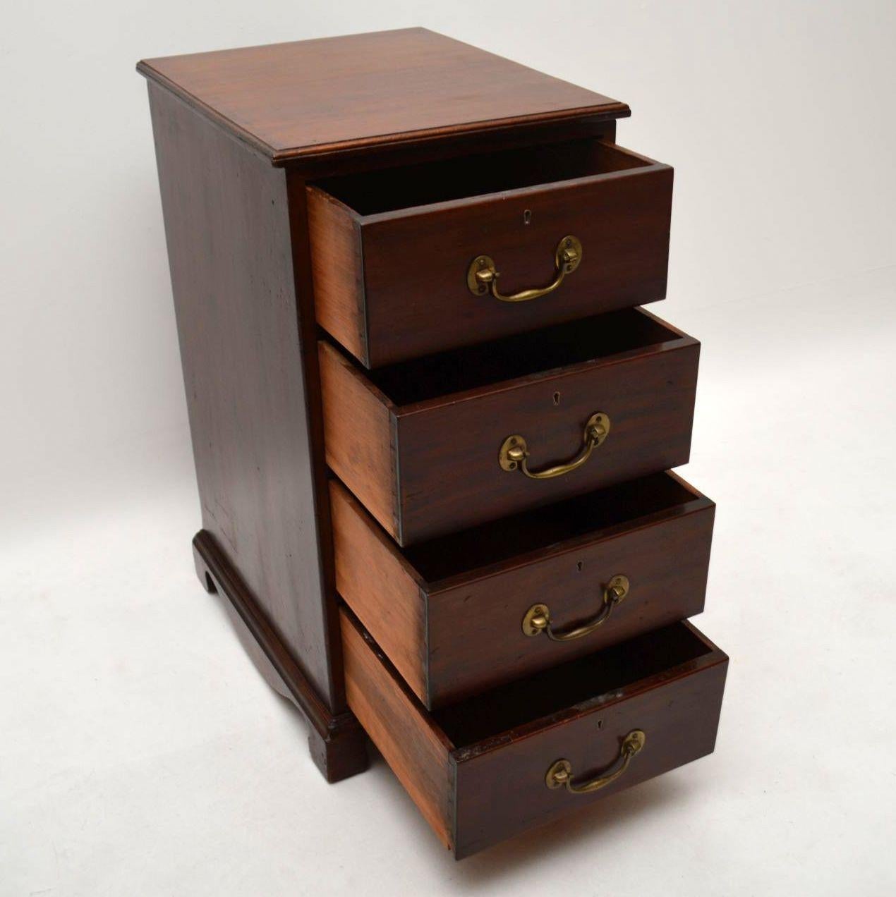 Antique Mahogany Chest of Drawers In Good Condition In London, GB