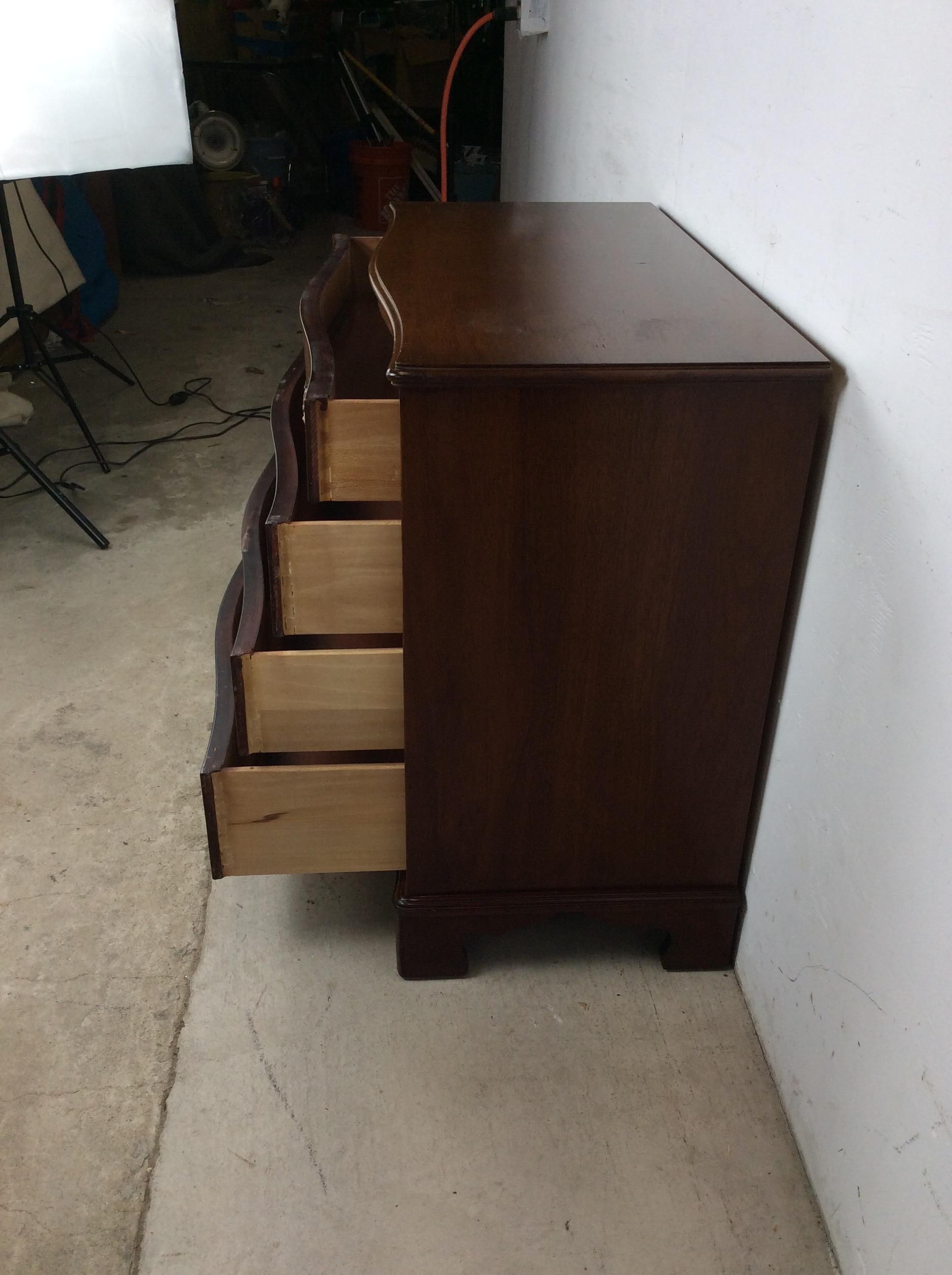 Commode ancienne en acajou avec quincaillerie en laiton en vente 4