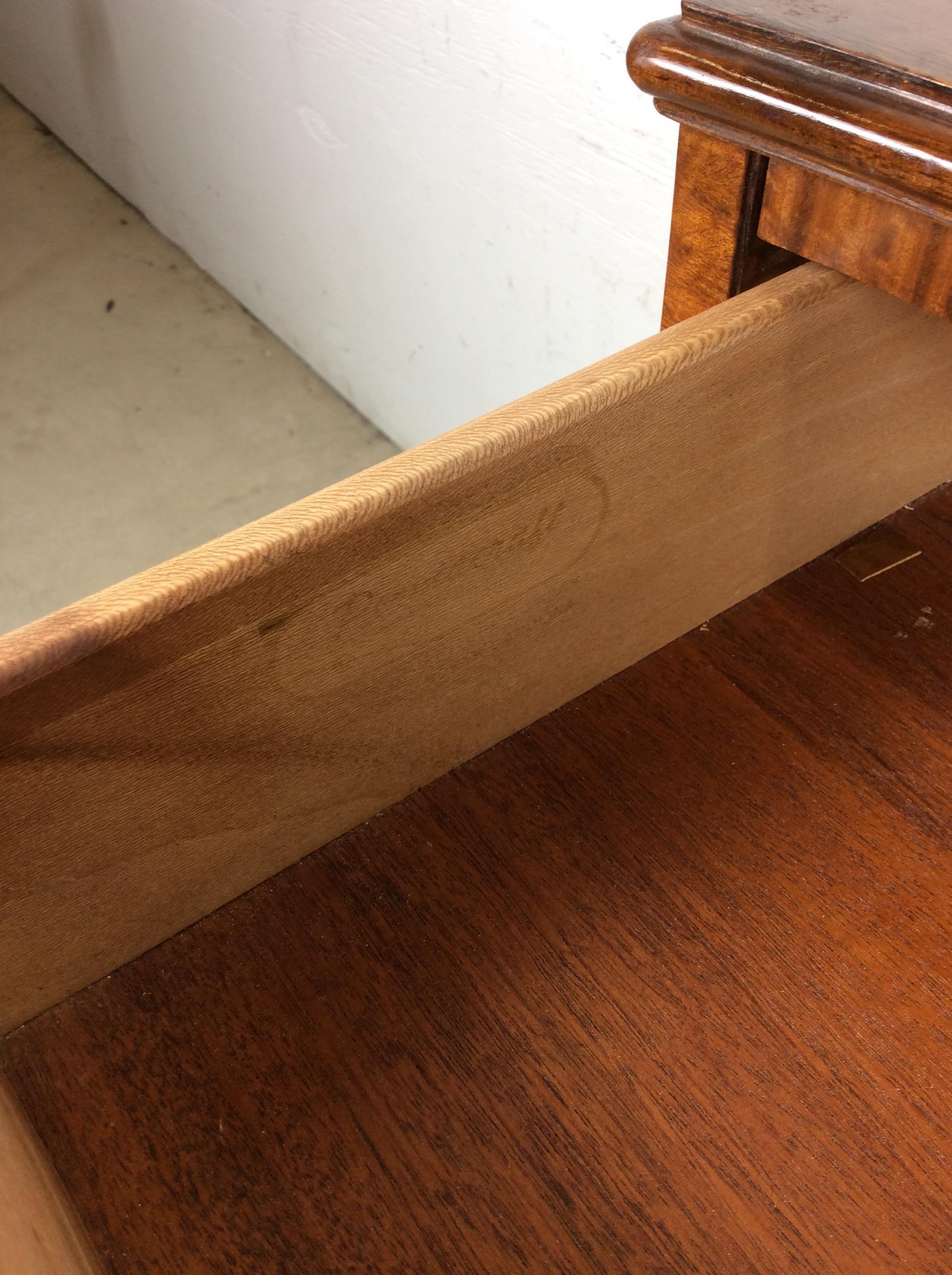 Commode ancienne en acajou avec quincaillerie en laiton en vente 10