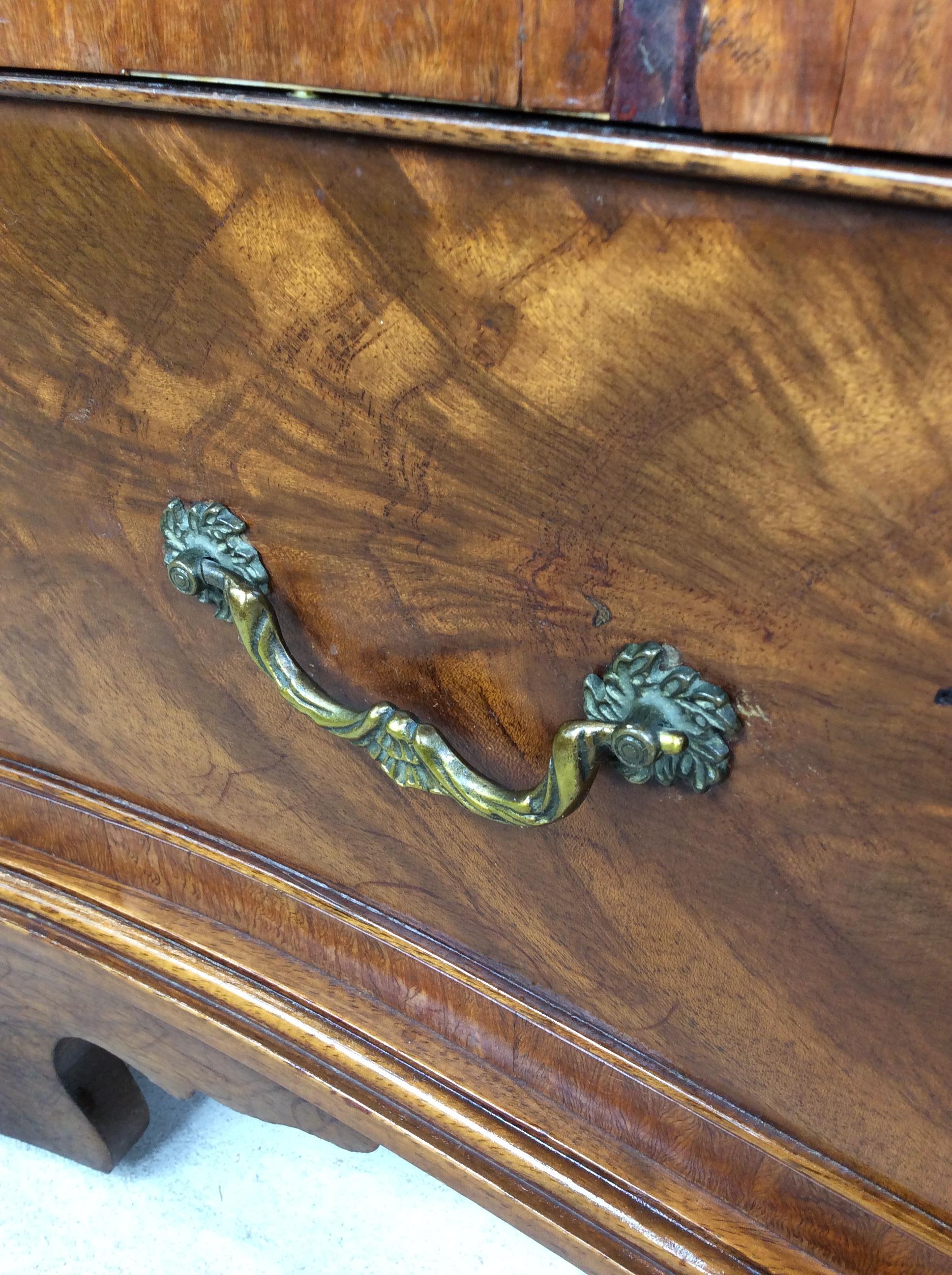 Commode ancienne en acajou avec quincaillerie en laiton en vente 14