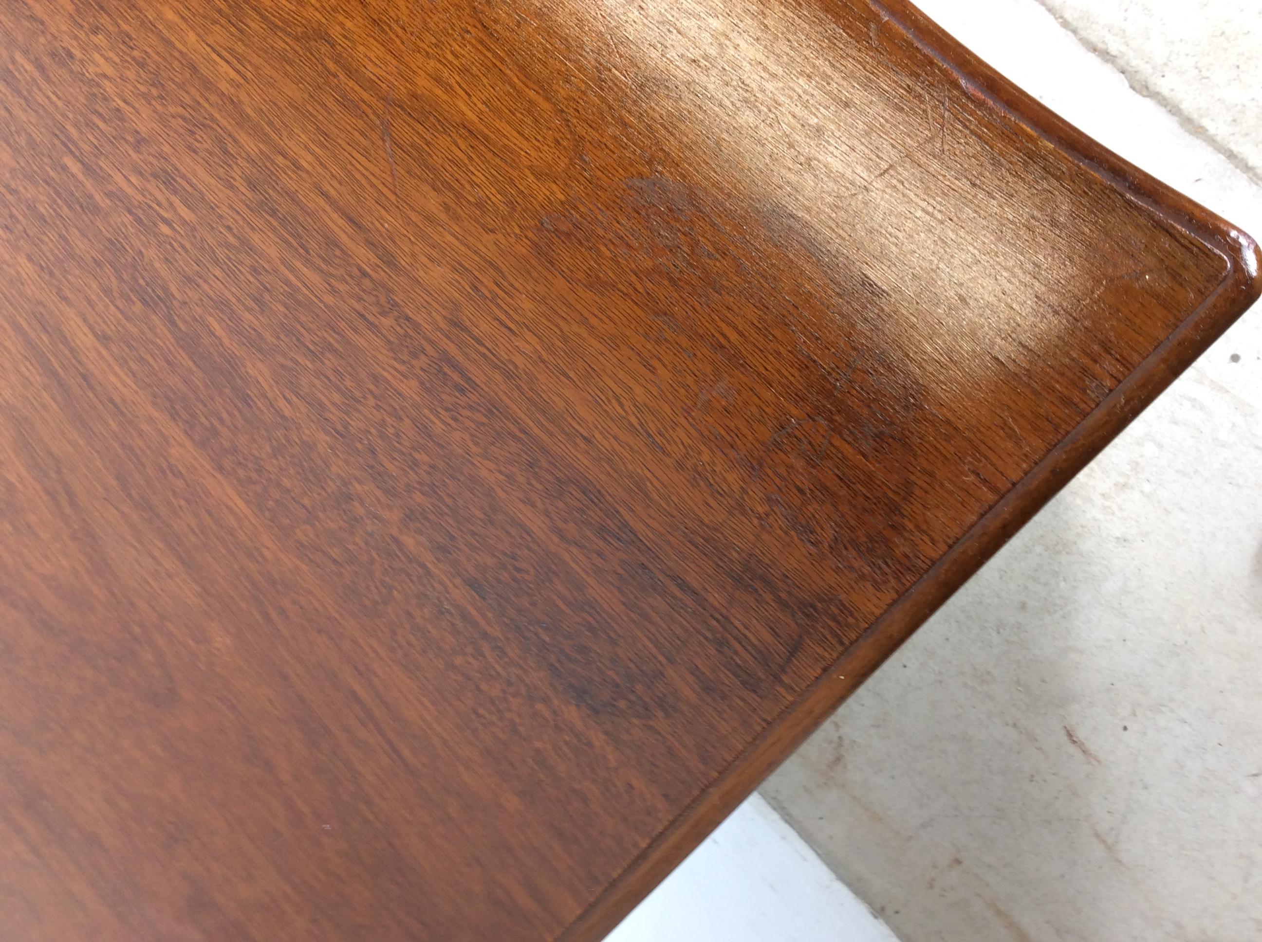 20ième siècle Commode ancienne en acajou avec quincaillerie en laiton en vente