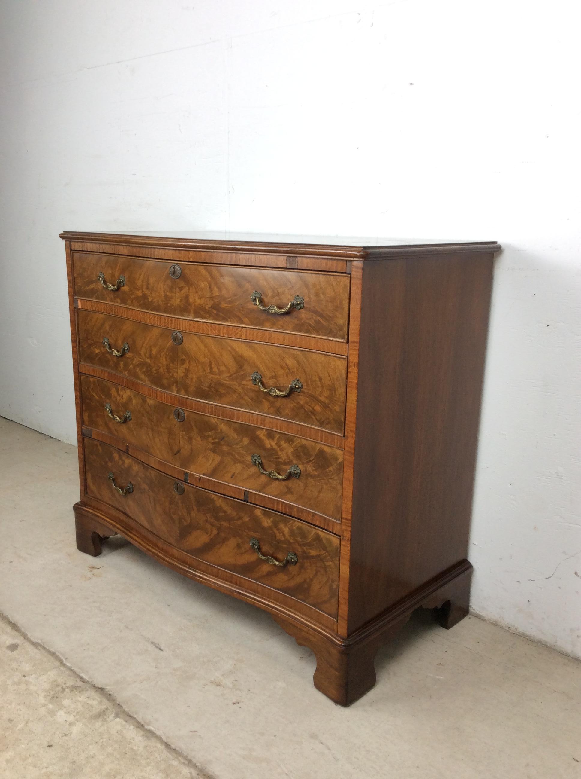 Commode ancienne en acajou avec quincaillerie en laiton en vente 3