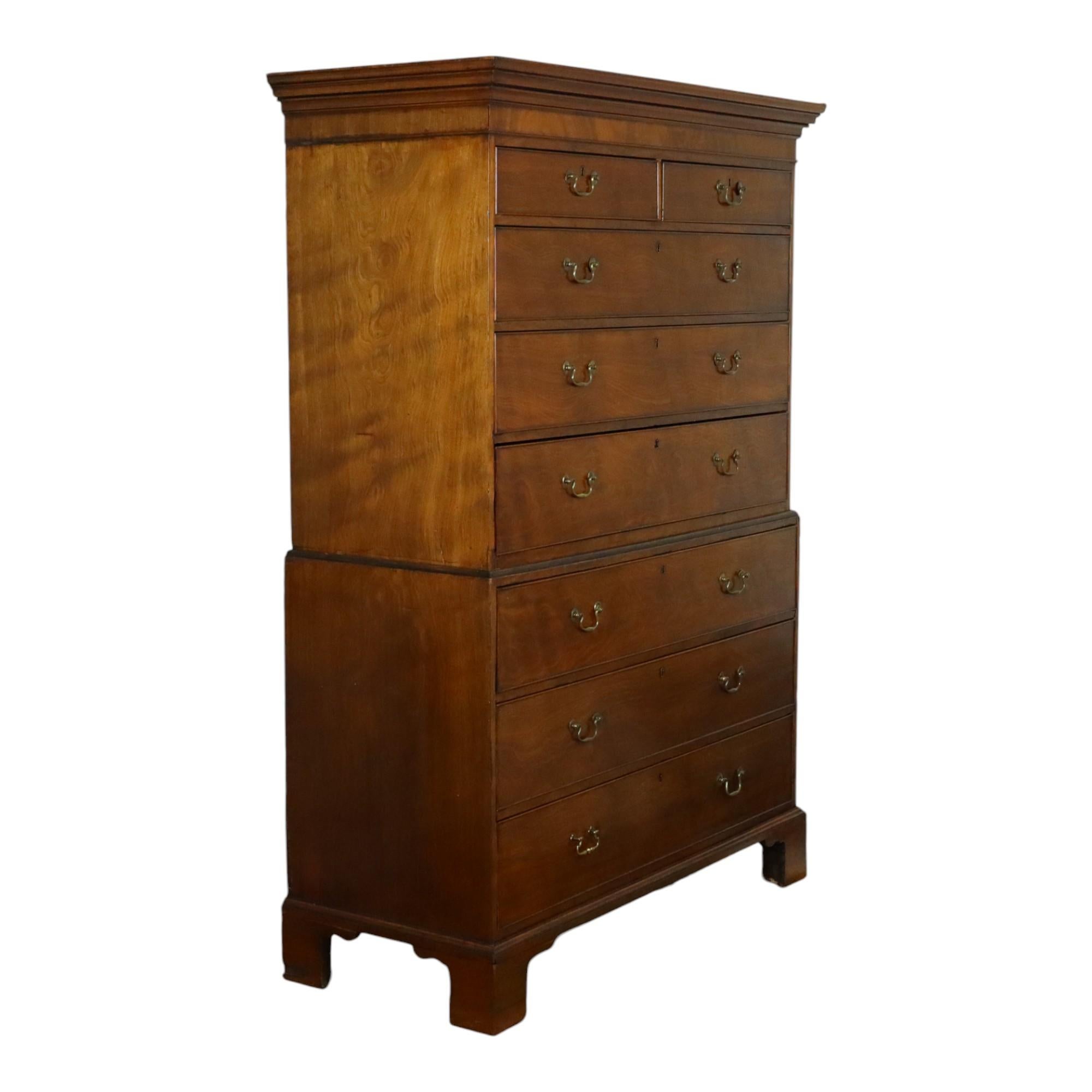 Ancienne commode haute commode sur coffre George III 19ème siècle en vente 5