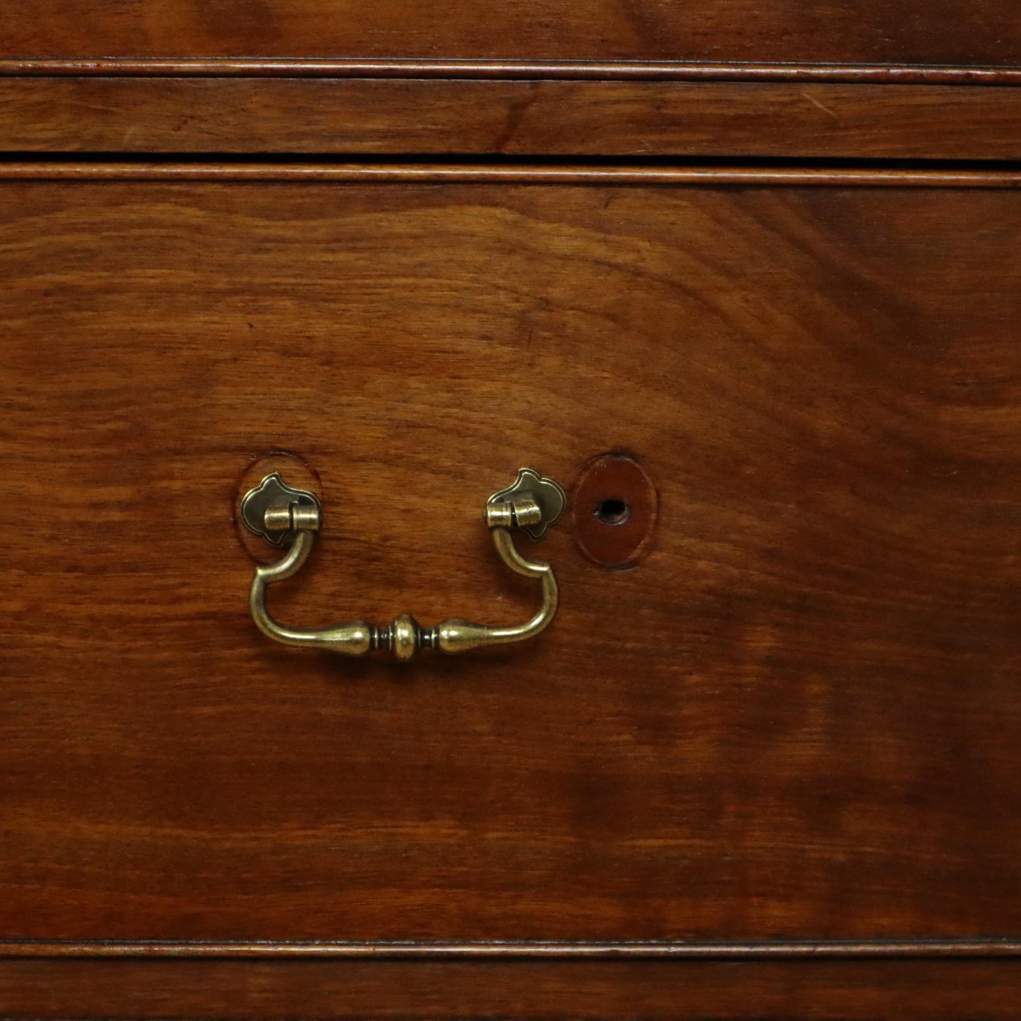 Ancienne commode haute commode sur coffre George III 19ème siècle en vente 9