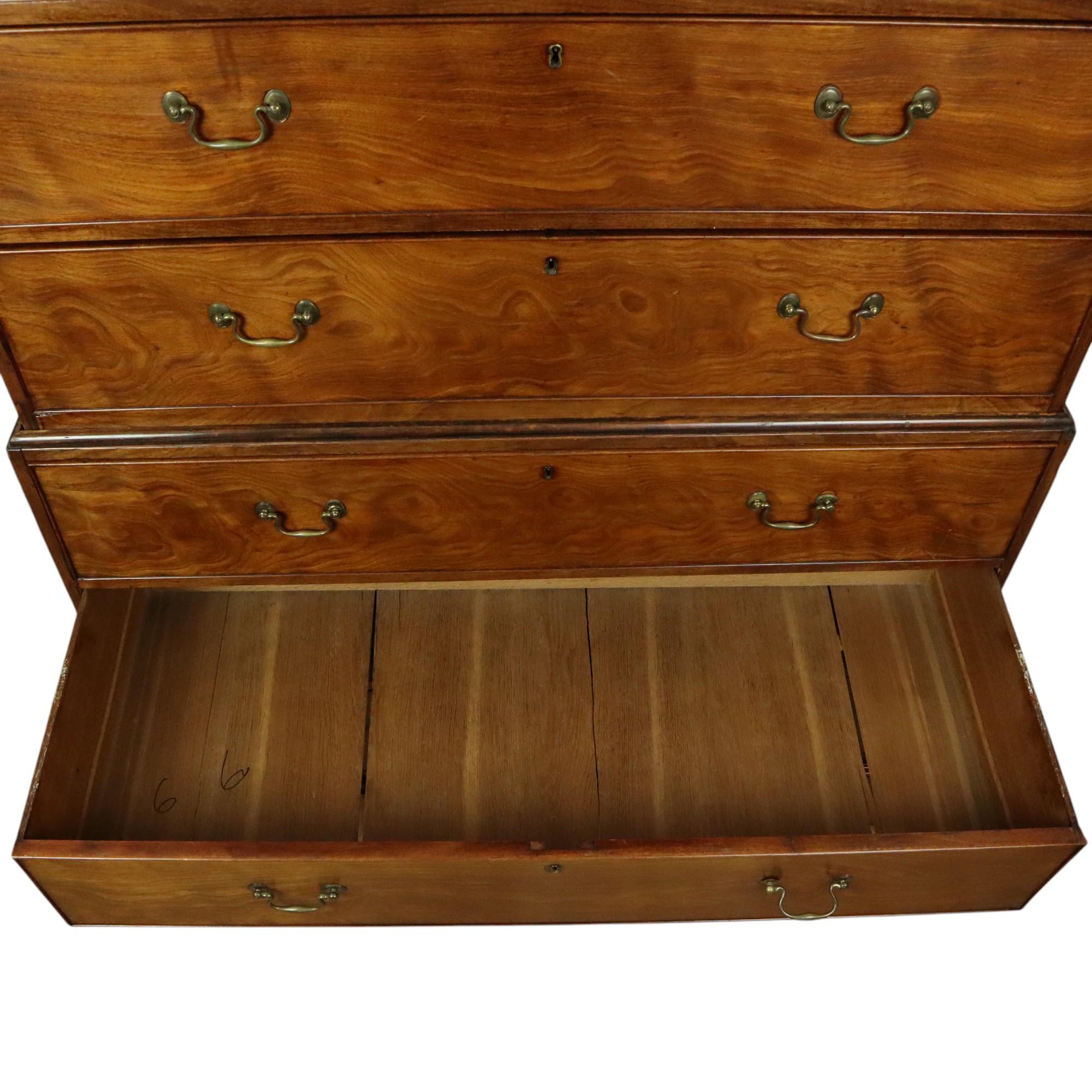 Ancienne commode haute commode sur coffre George III 19ème siècle en vente 10