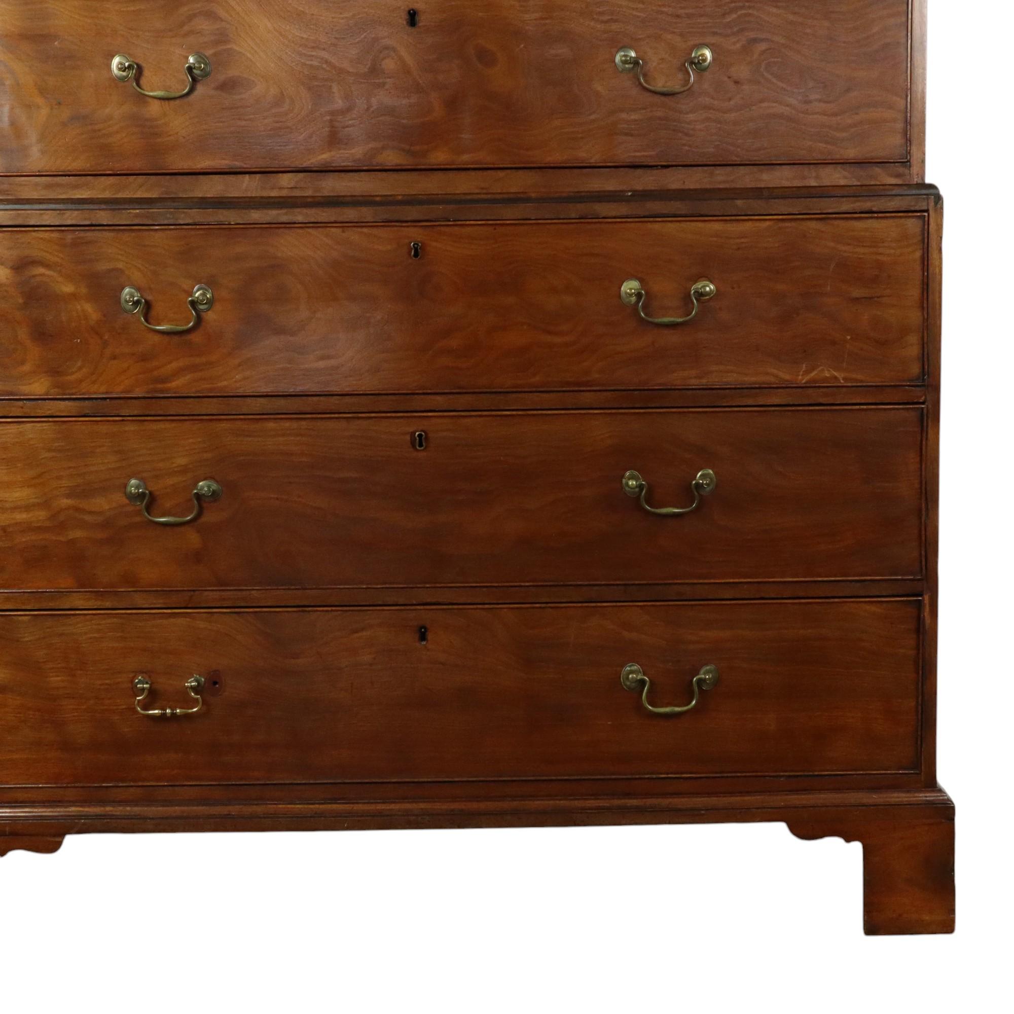 Ancienne commode haute commode sur coffre George III 19ème siècle État moyen - En vente à Poperinge, BE