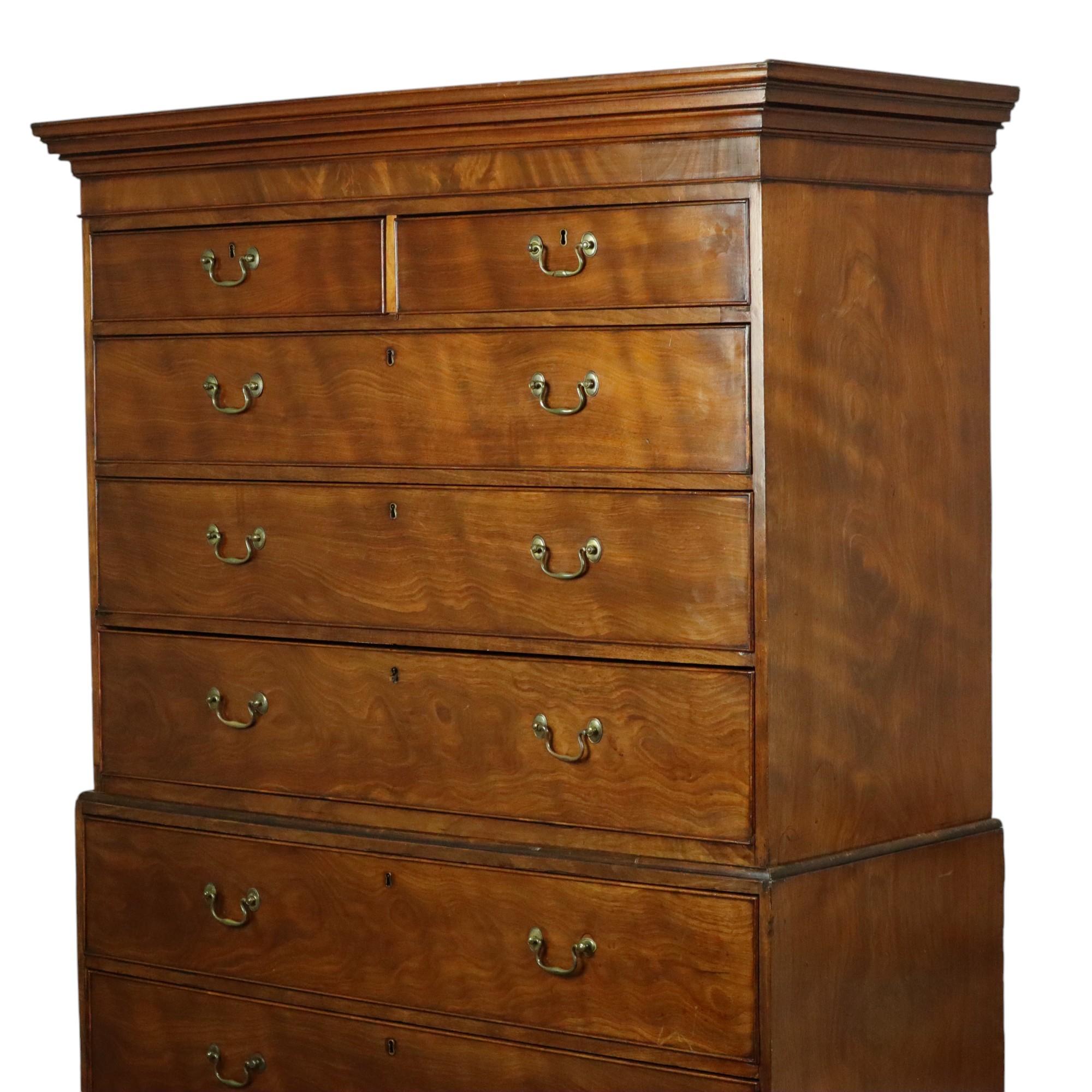 Acajou Ancienne commode haute commode sur coffre George III 19ème siècle en vente