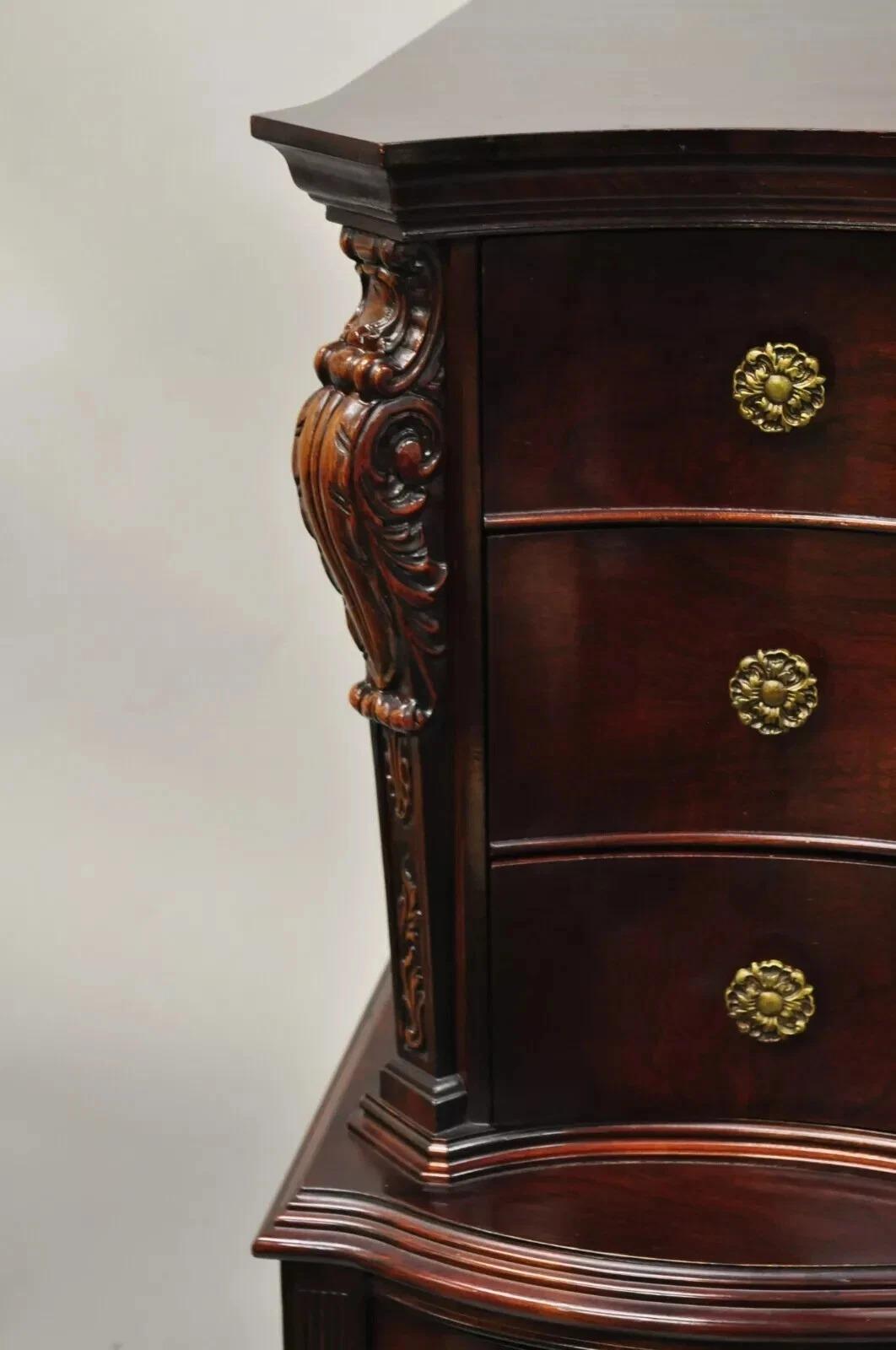 Commode haute commode haute chinoise Chippendale Hollywood Regency en acajou ancien en vente 4
