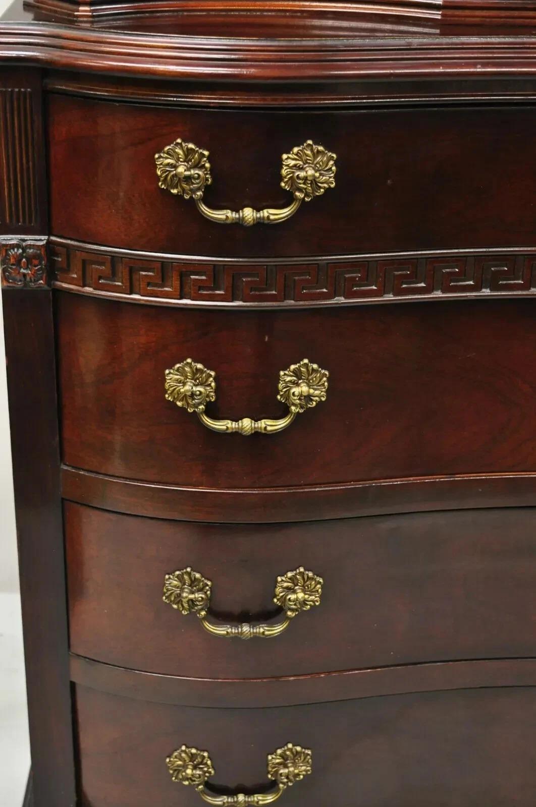 Commode haute commode haute chinoise Chippendale Hollywood Regency en acajou ancien Bon état - En vente à Philadelphia, PA