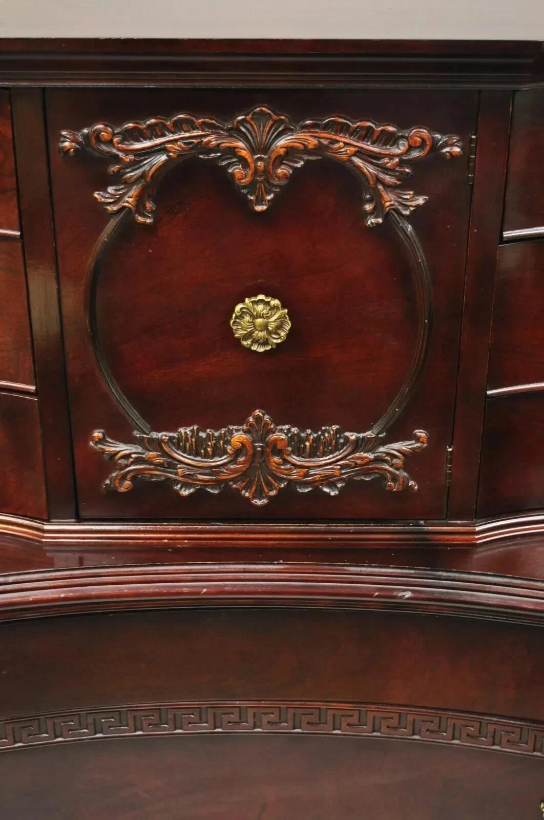20ième siècle Commode haute commode haute chinoise Chippendale Hollywood Regency en acajou ancien en vente