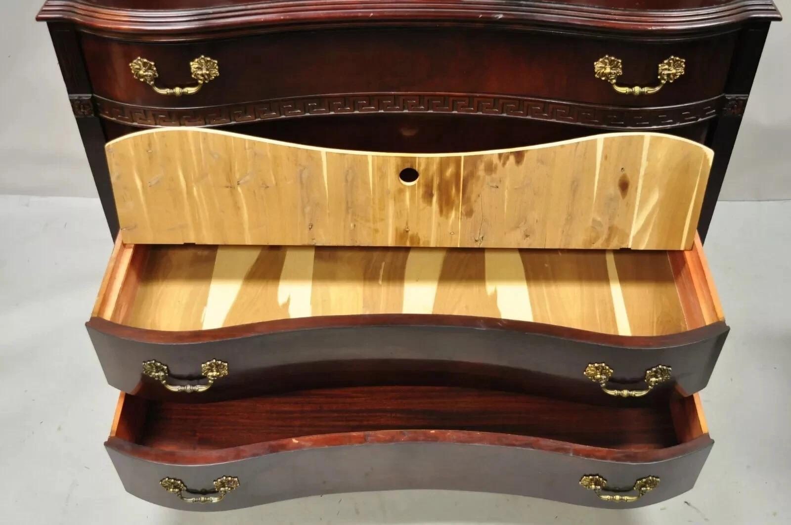 Commode haute commode haute chinoise Chippendale Hollywood Regency en acajou ancien en vente 2