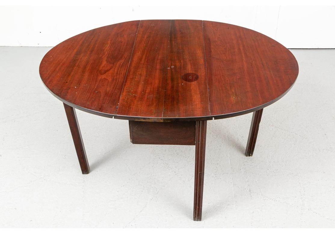 Antique Mahogany Chippendale Style Oval Drop Leaf Table In Distressed Condition For Sale In Bridgeport, CT