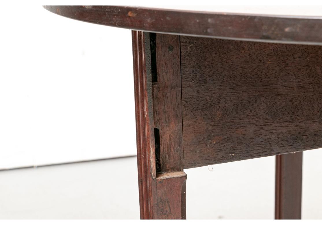 Antique Mahogany Chippendale Style Oval Drop Leaf Table For Sale 1