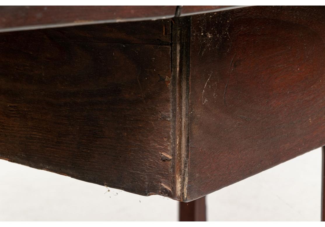 Antique Mahogany Chippendale Style Oval Drop Leaf Table For Sale 2