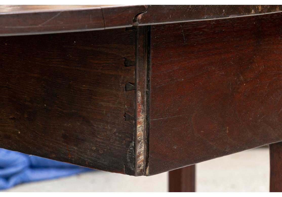 Antique Mahogany Chippendale Style Oval Drop Leaf Table For Sale 5