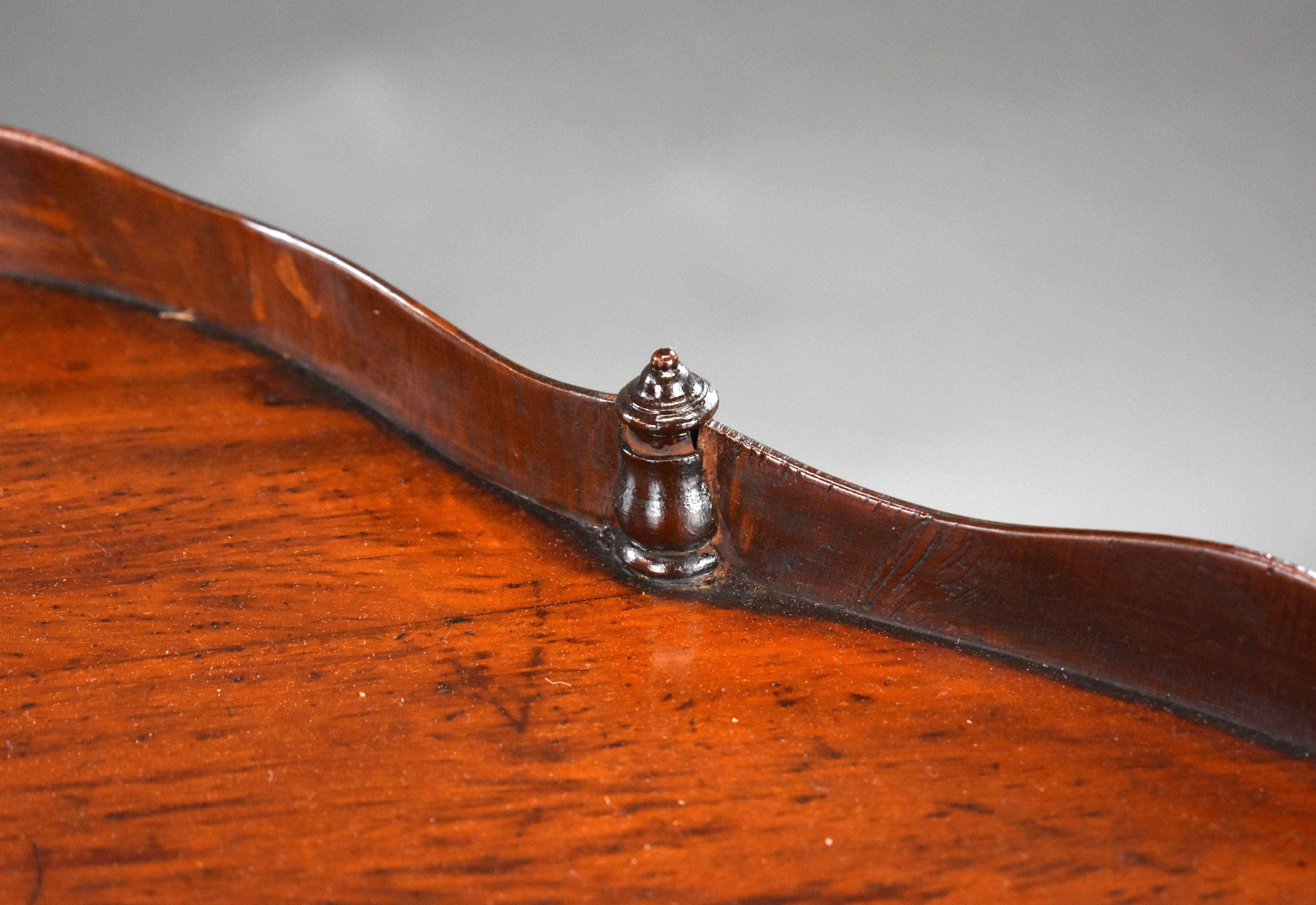 Antiker Mahagoni-Silbertisch im Chippendale-Stil im Angebot 6