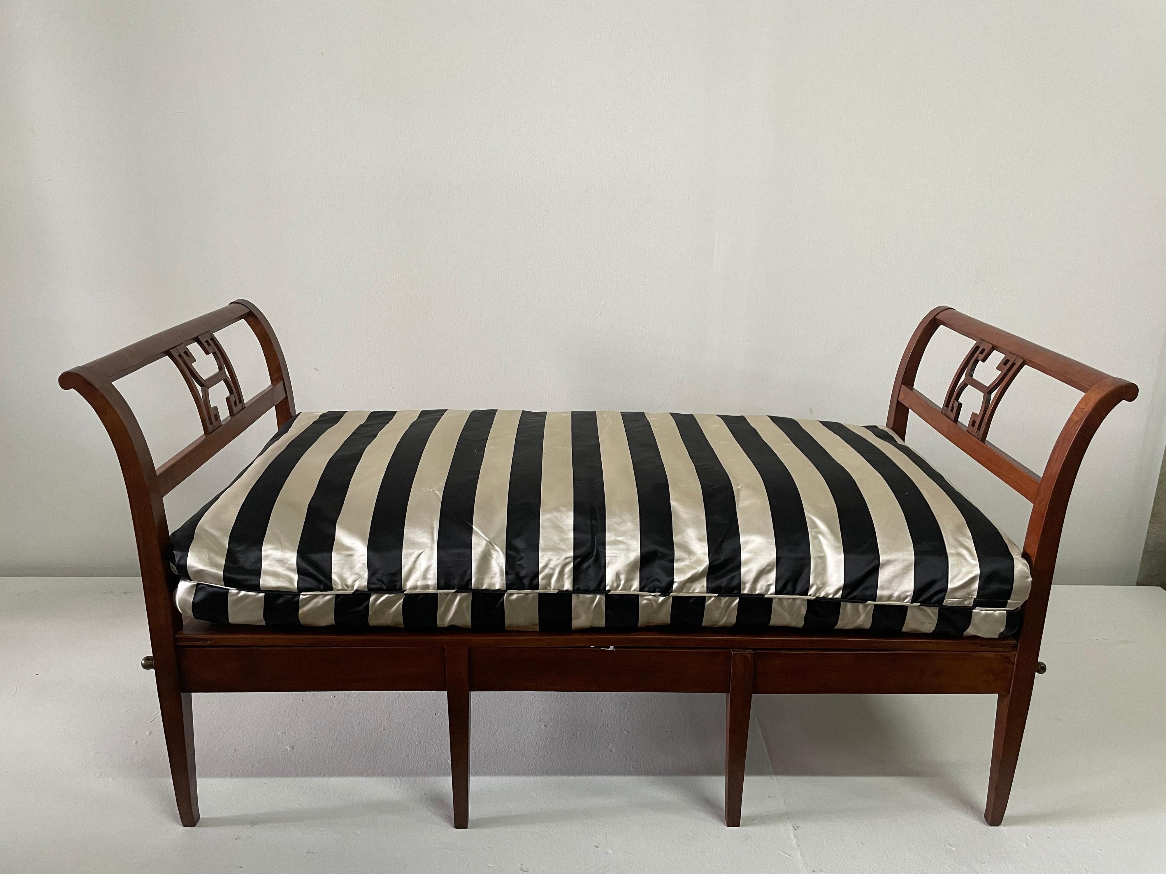 Antique Mahogany Classical Day Bed with Woven Cane Base For Sale 3